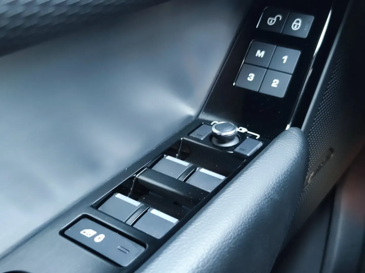 Cumpara/ Vinde online Land Rover Range Rover Velar 2020 SH, la cel mai bun pret pentru tine!