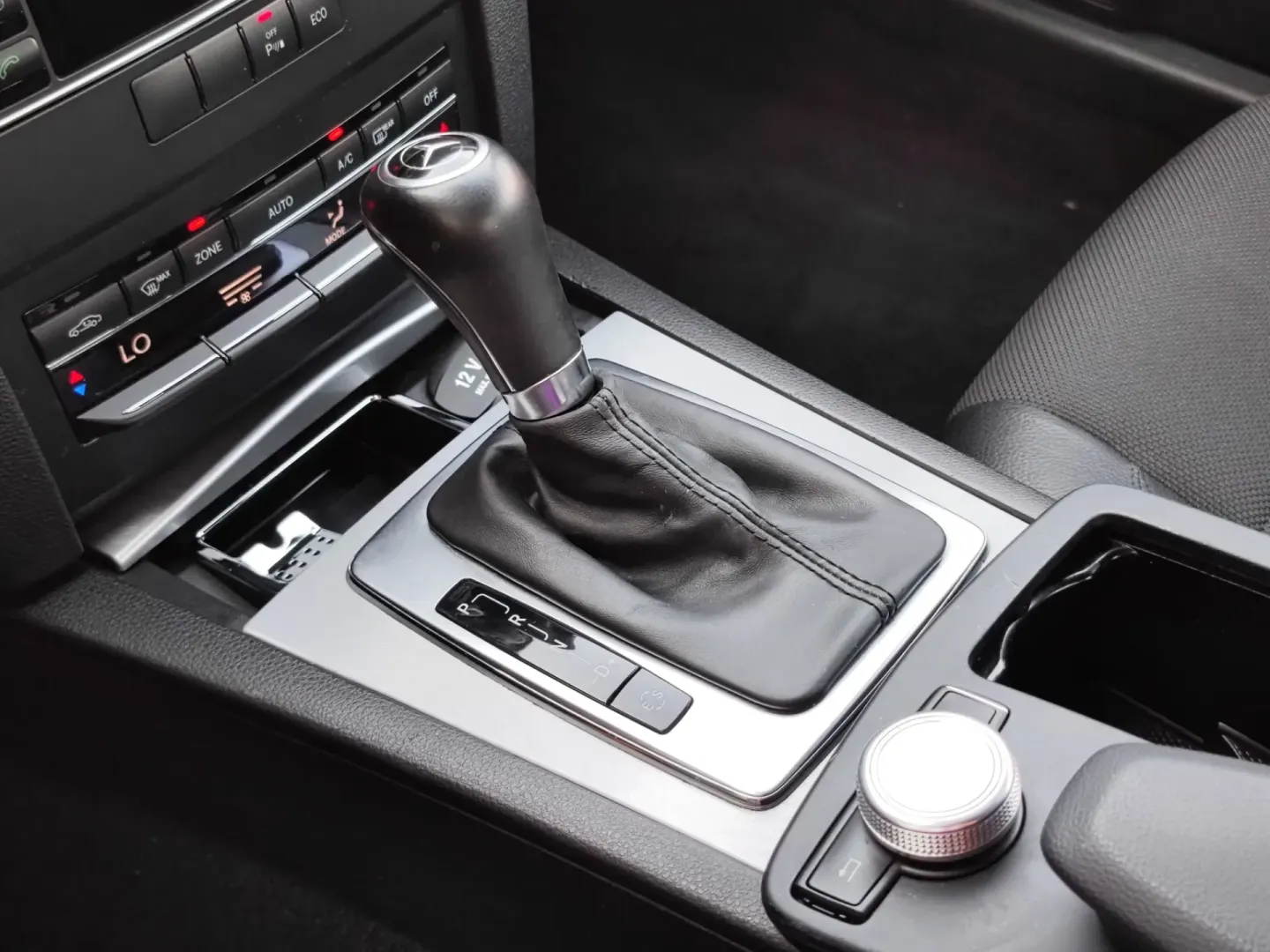 Cumpara/ Vinde online Mercedes-Benz E-Class 2012 SH, la cel mai bun pret pentru tine!