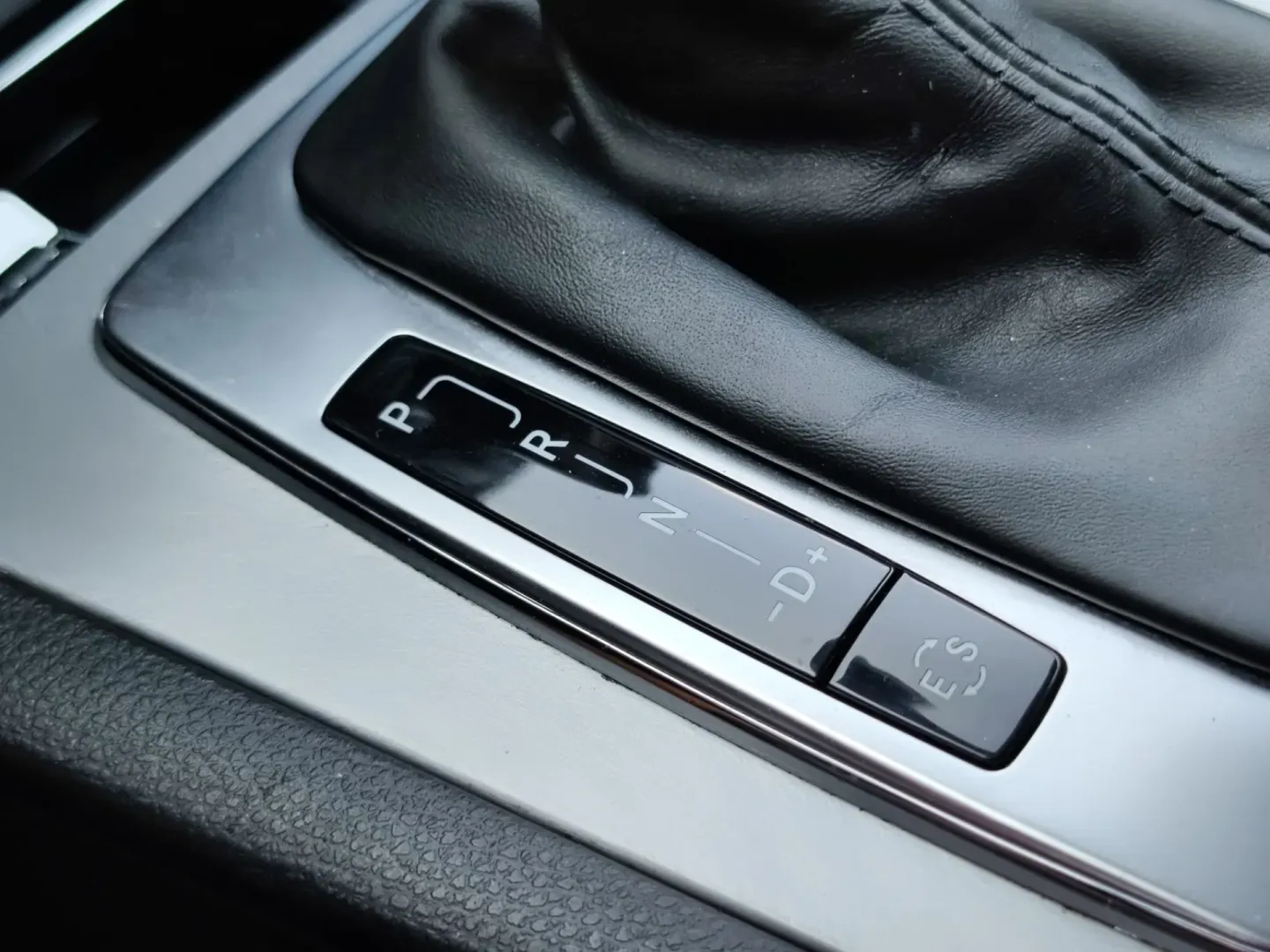 Cumpara/ Vinde online Mercedes-Benz E-Class 2012 SH, la cel mai bun pret pentru tine!