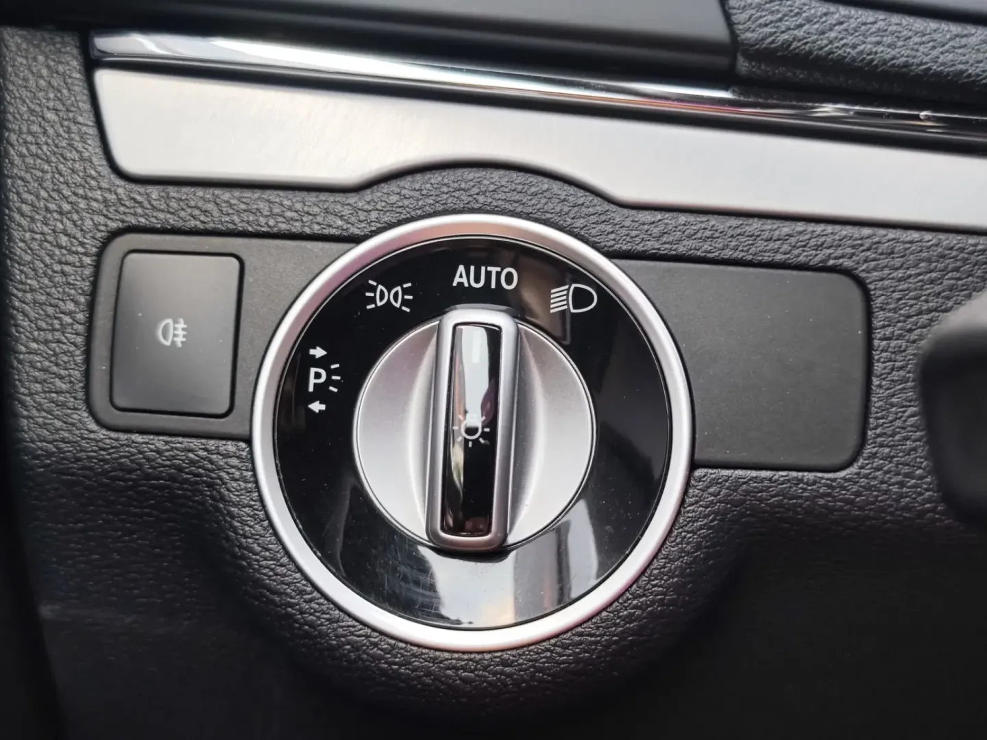 Cumpara/ Vinde online Mercedes-Benz E-Class 2012 SH, la cel mai bun pret pentru tine!