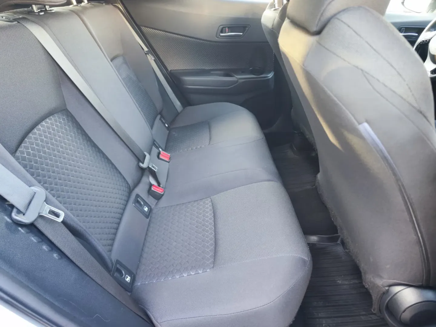 Cumpara/ Vinde online Toyota C-HR 2022 SH, la cel mai bun pret pentru tine!