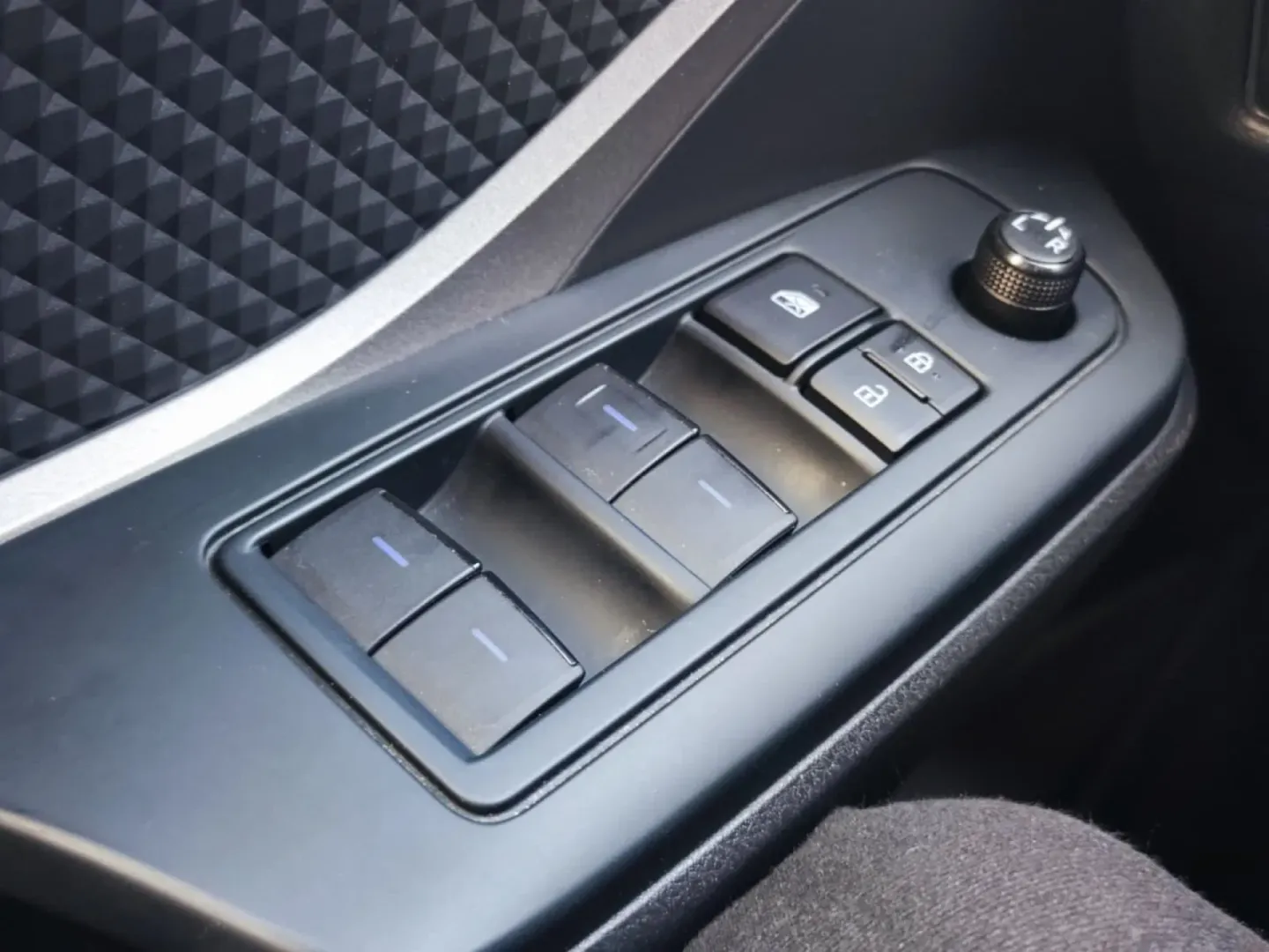 Cumpara/ Vinde online Toyota C-HR 2022 SH, la cel mai bun pret pentru tine!