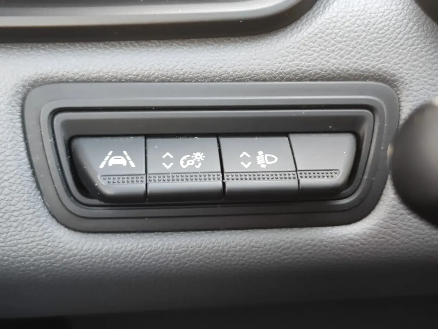 Cumpara/ Vinde online Renault  Clio 2021 SH, la cel mai bun pret pentru tine!