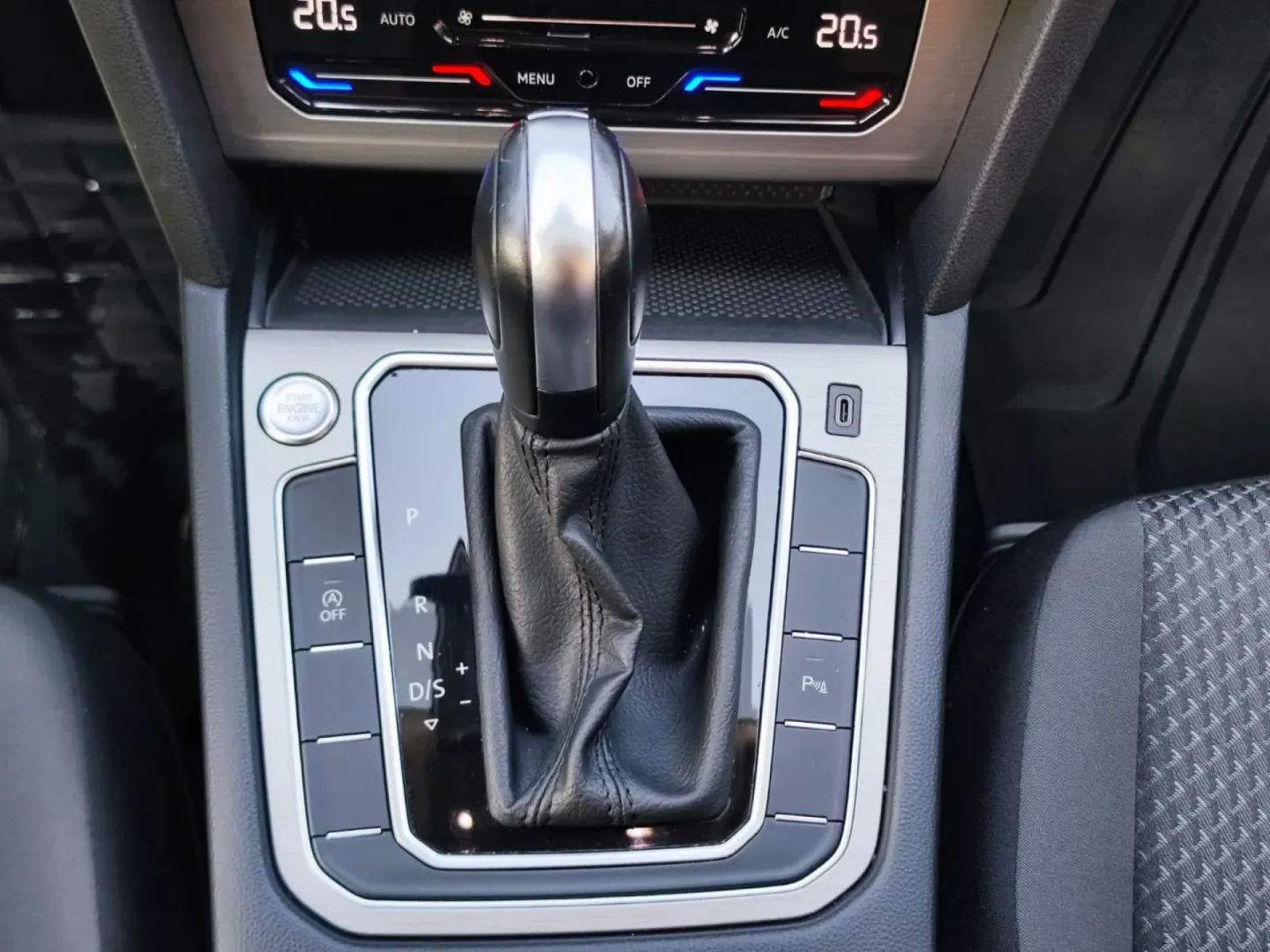 Cumpara/ Vinde online Volkswagen Passat 2021 SH, la cel mai bun pret pentru tine!