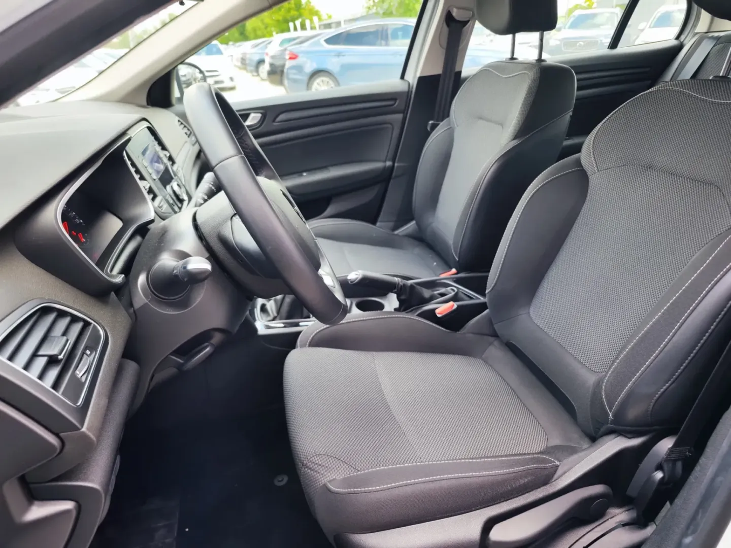 Cumpara/ Vinde online Renault  Megane 2022 SH, la cel mai bun pret pentru tine!