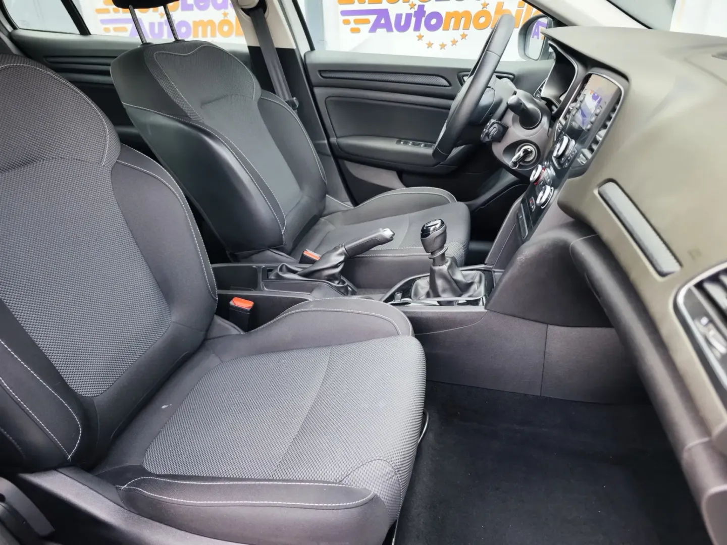 Cumpara/ Vinde online Renault  Megane 2022 SH, la cel mai bun pret pentru tine!