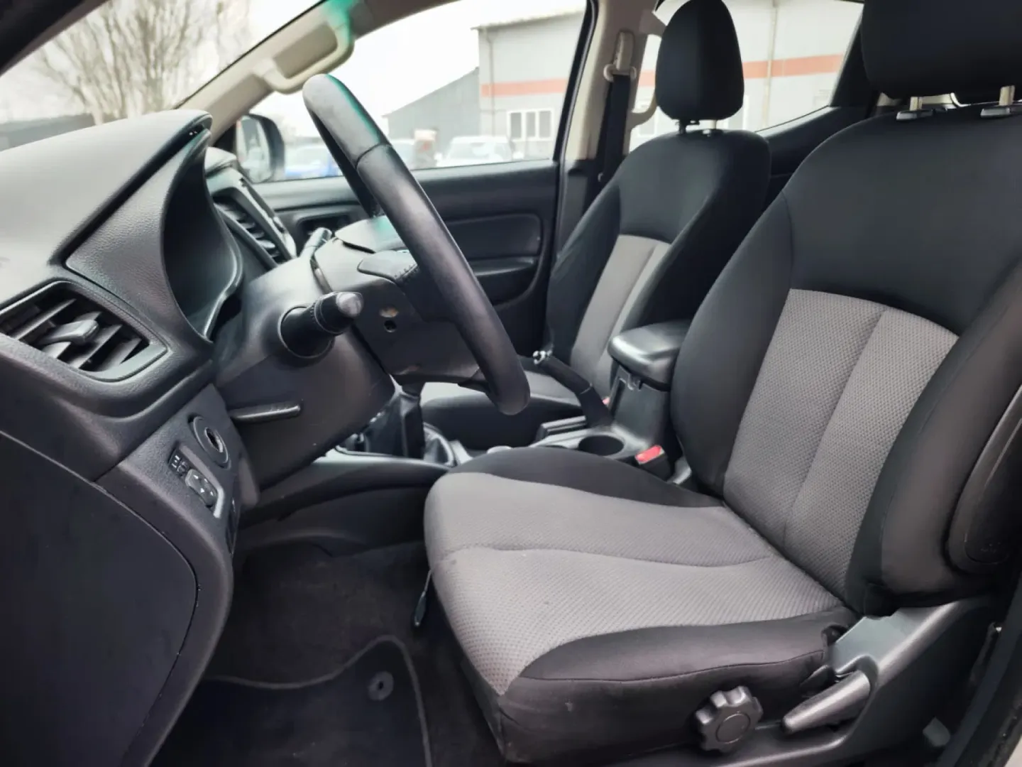 Cumpara/ Vinde online Mitsubishi L200 2020 SH, la cel mai bun pret pentru tine!