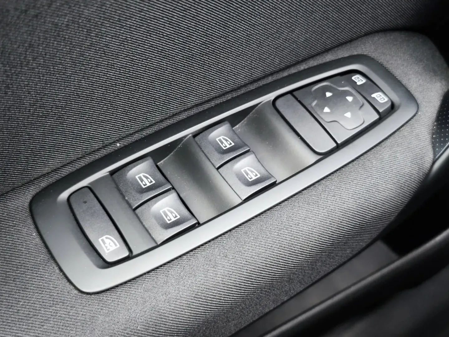 Cumpara/ Vinde online Renault  Megane 2022 SH, la cel mai bun pret pentru tine!