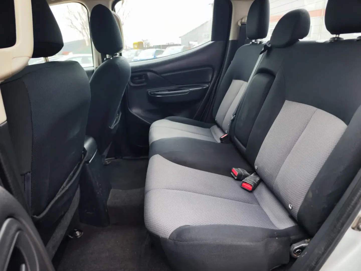Cumpara/ Vinde online Mitsubishi L200 2020 SH, la cel mai bun pret pentru tine!