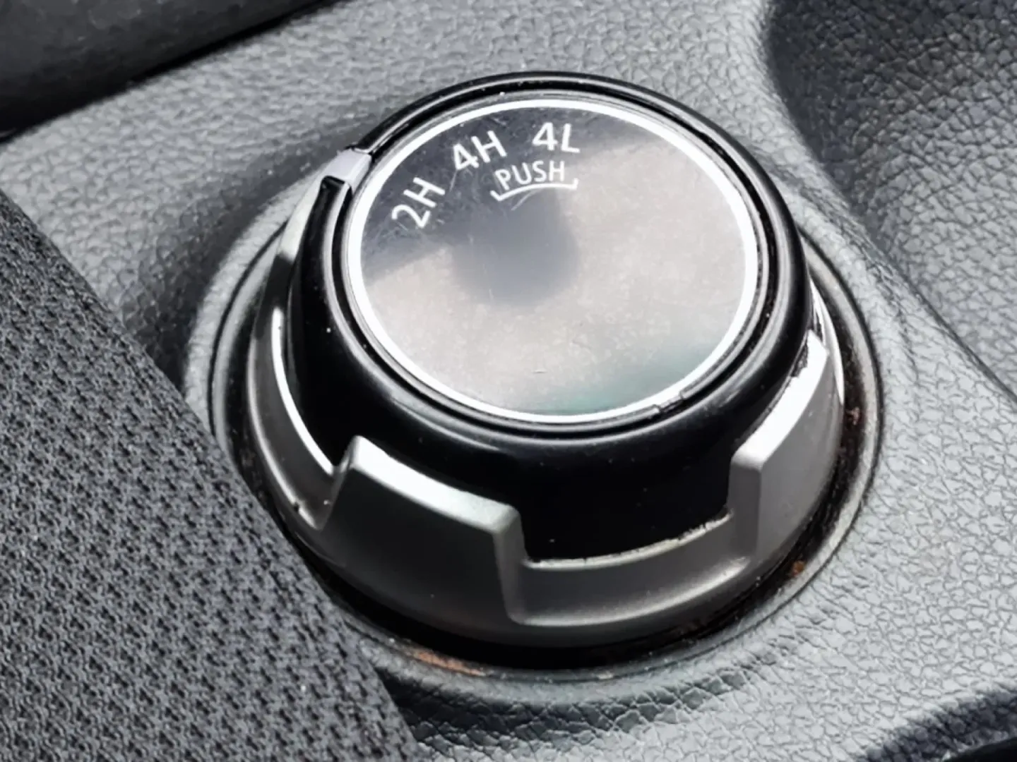 Cumpara/ Vinde online Mitsubishi L200 2020 SH, la cel mai bun pret pentru tine!