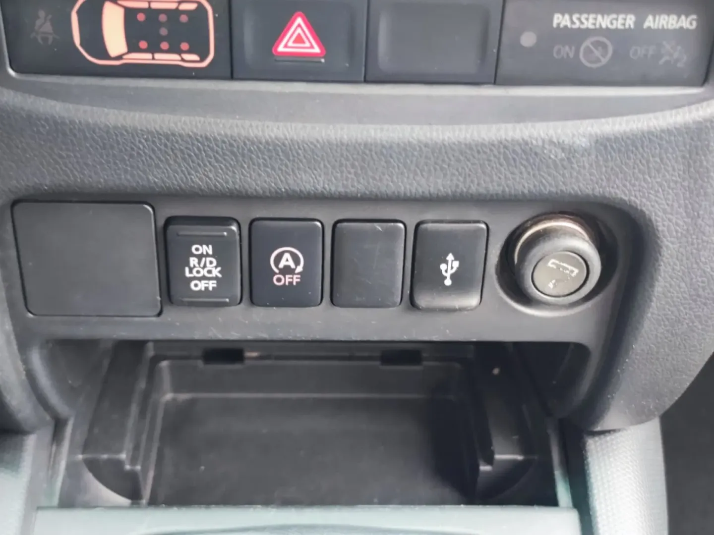 Cumpara/ Vinde online Mitsubishi L200 2020 SH, la cel mai bun pret pentru tine!