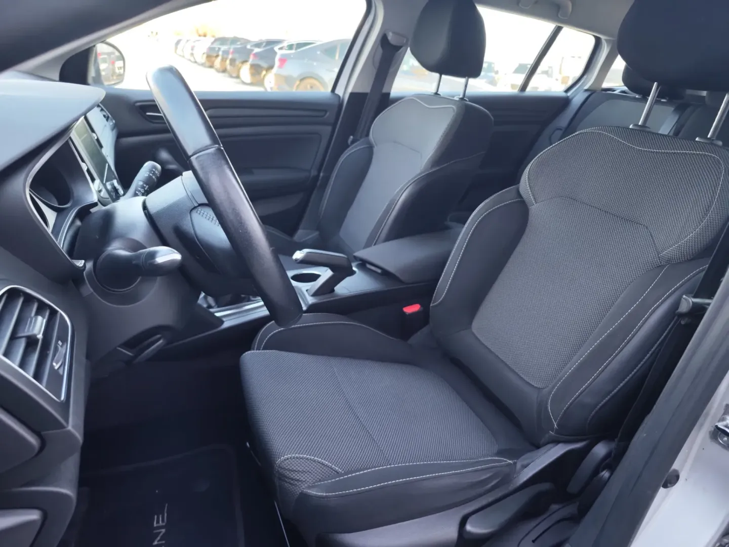 Cumpara/ Vinde online Renault  Megane 2018 SH, la cel mai bun pret pentru tine!