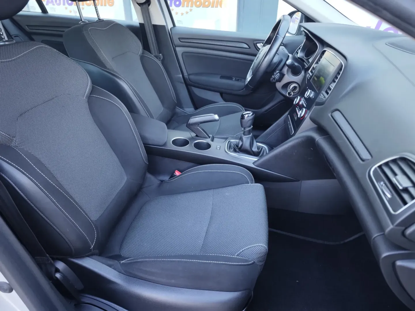 Cumpara/ Vinde online Renault  Megane 2018 SH, la cel mai bun pret pentru tine!