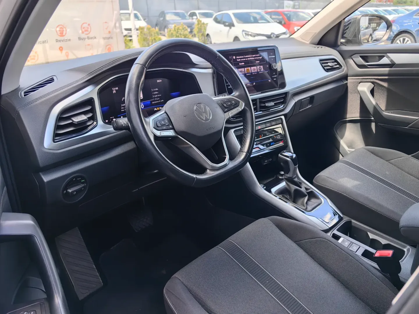 Cumpara/ Vinde online Volkswagen T-Roc 2023 SH, la cel mai bun pret pentru tine!