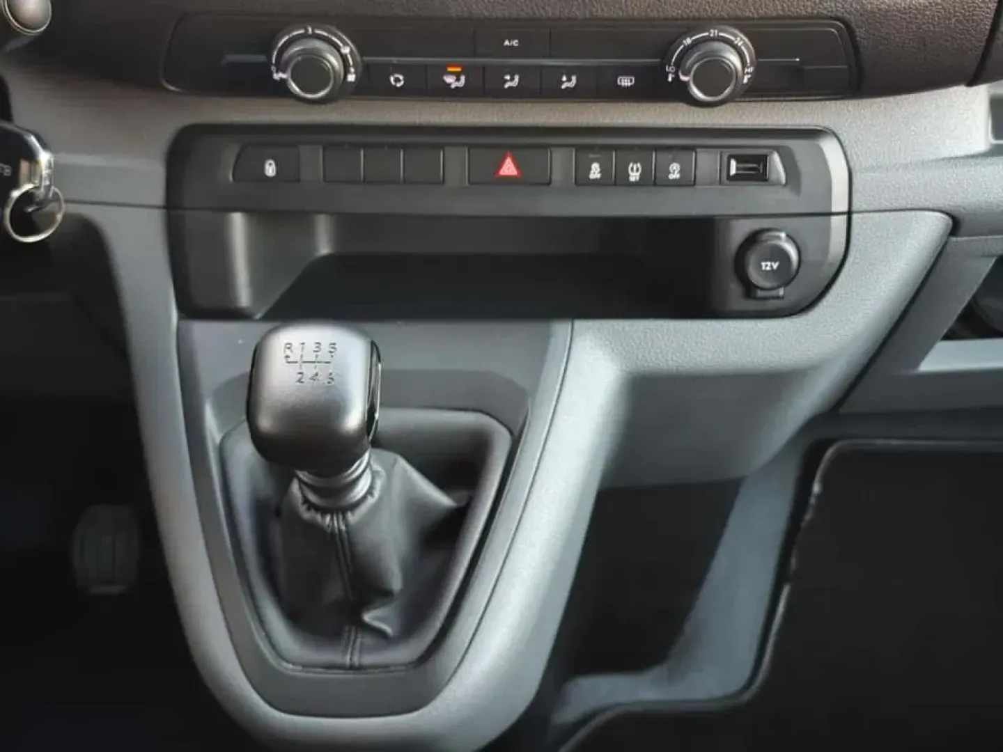 Cumpara/ Vinde online Opel Vivaro 2021 SH, la cel mai bun pret pentru tine!