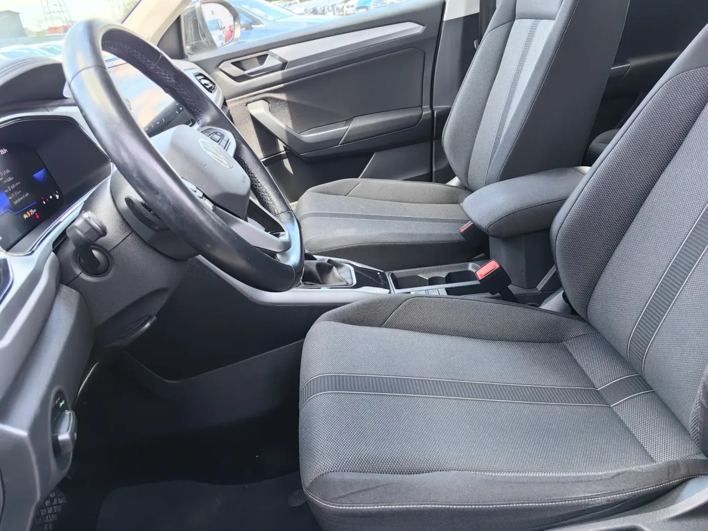 Cumpara/ Vinde online Volkswagen T-Roc 2023 SH, la cel mai bun pret pentru tine!