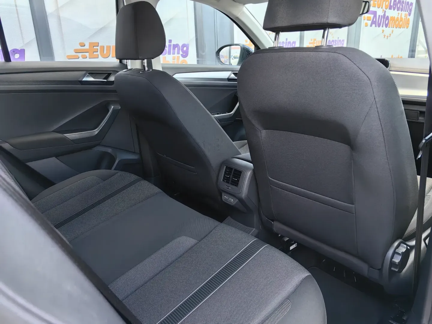 Cumpara/ Vinde online Volkswagen T-Roc 2023 SH, la cel mai bun pret pentru tine!
