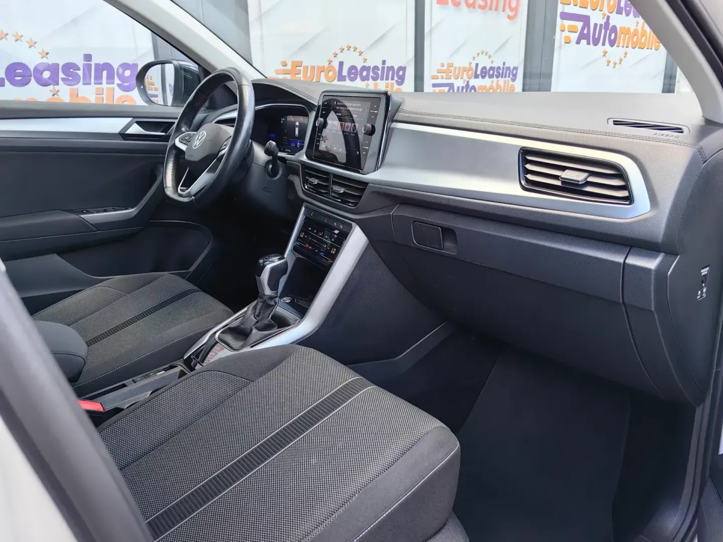 Cumpara/ Vinde online Volkswagen T-Roc 2023 SH, la cel mai bun pret pentru tine!