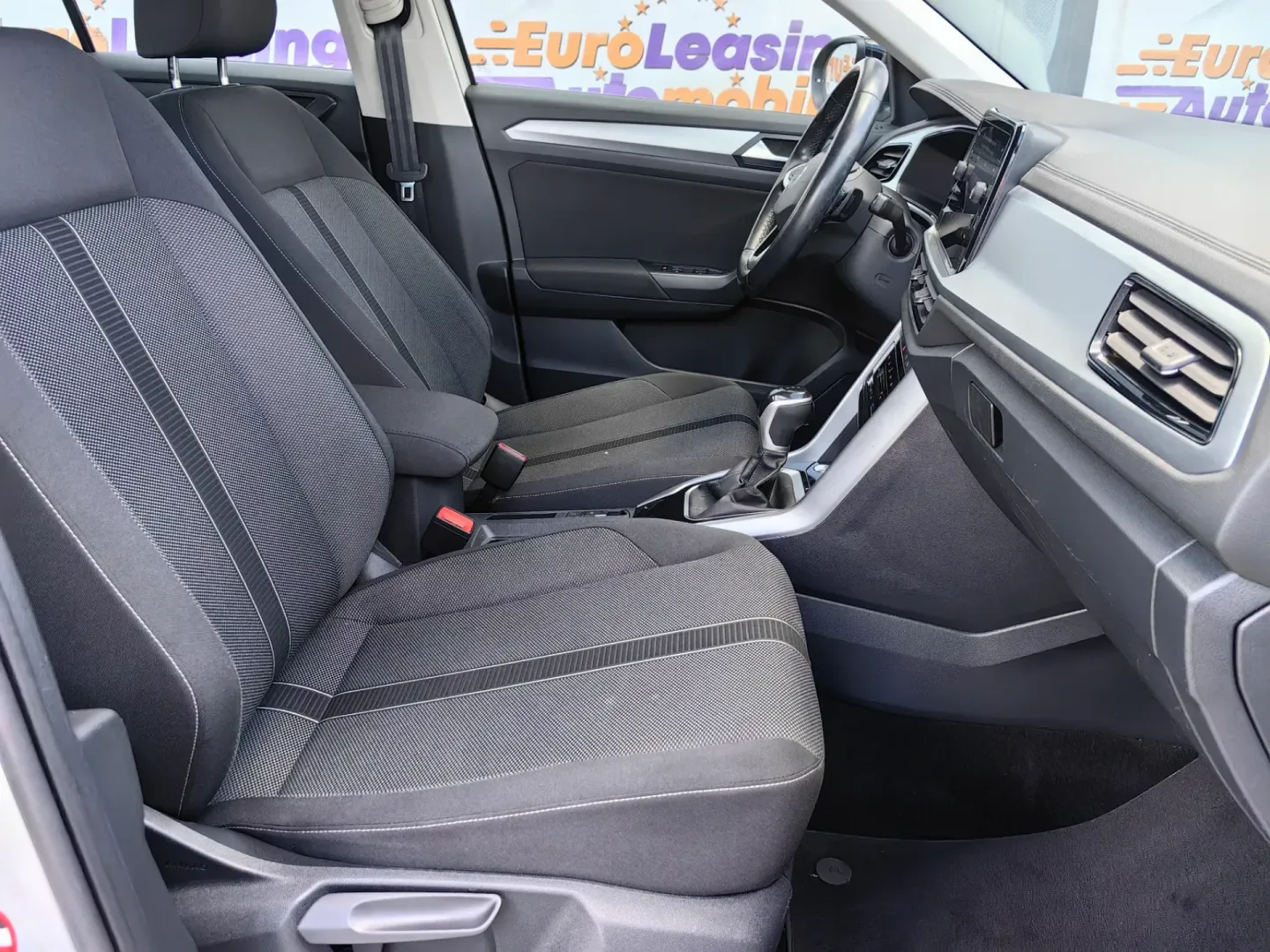 Cumpara/ Vinde online Volkswagen T-Roc 2023 SH, la cel mai bun pret pentru tine!