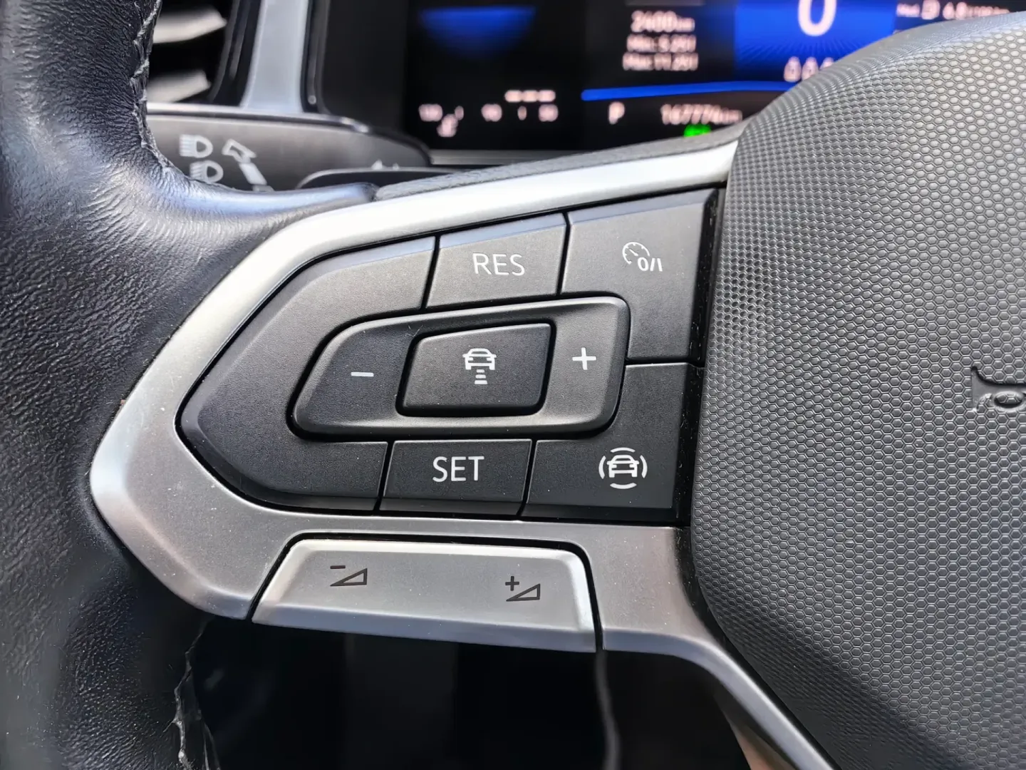 Cumpara/ Vinde online Volkswagen T-Roc 2023 SH, la cel mai bun pret pentru tine!