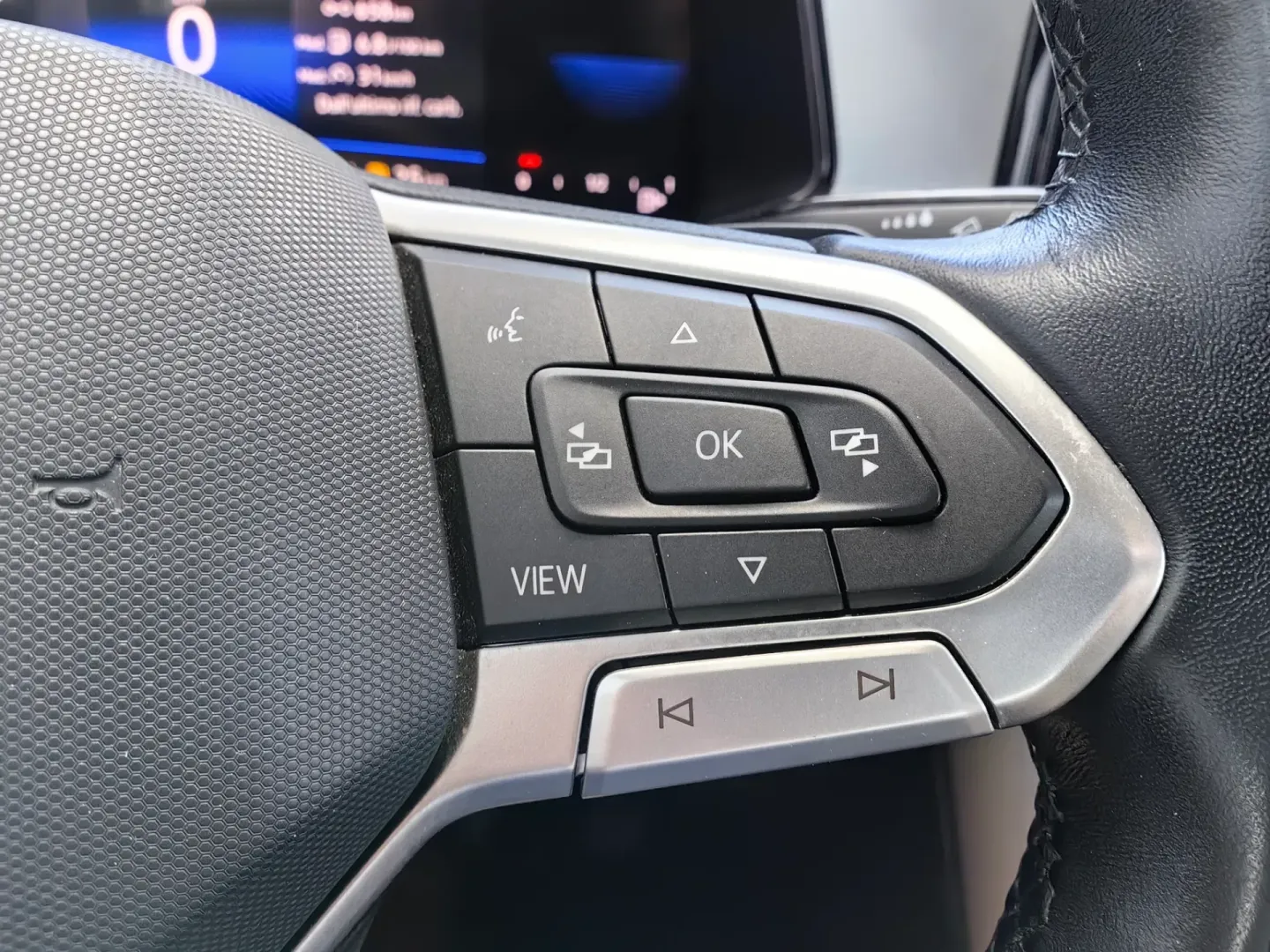 Cumpara/ Vinde online Volkswagen T-Roc 2023 SH, la cel mai bun pret pentru tine!