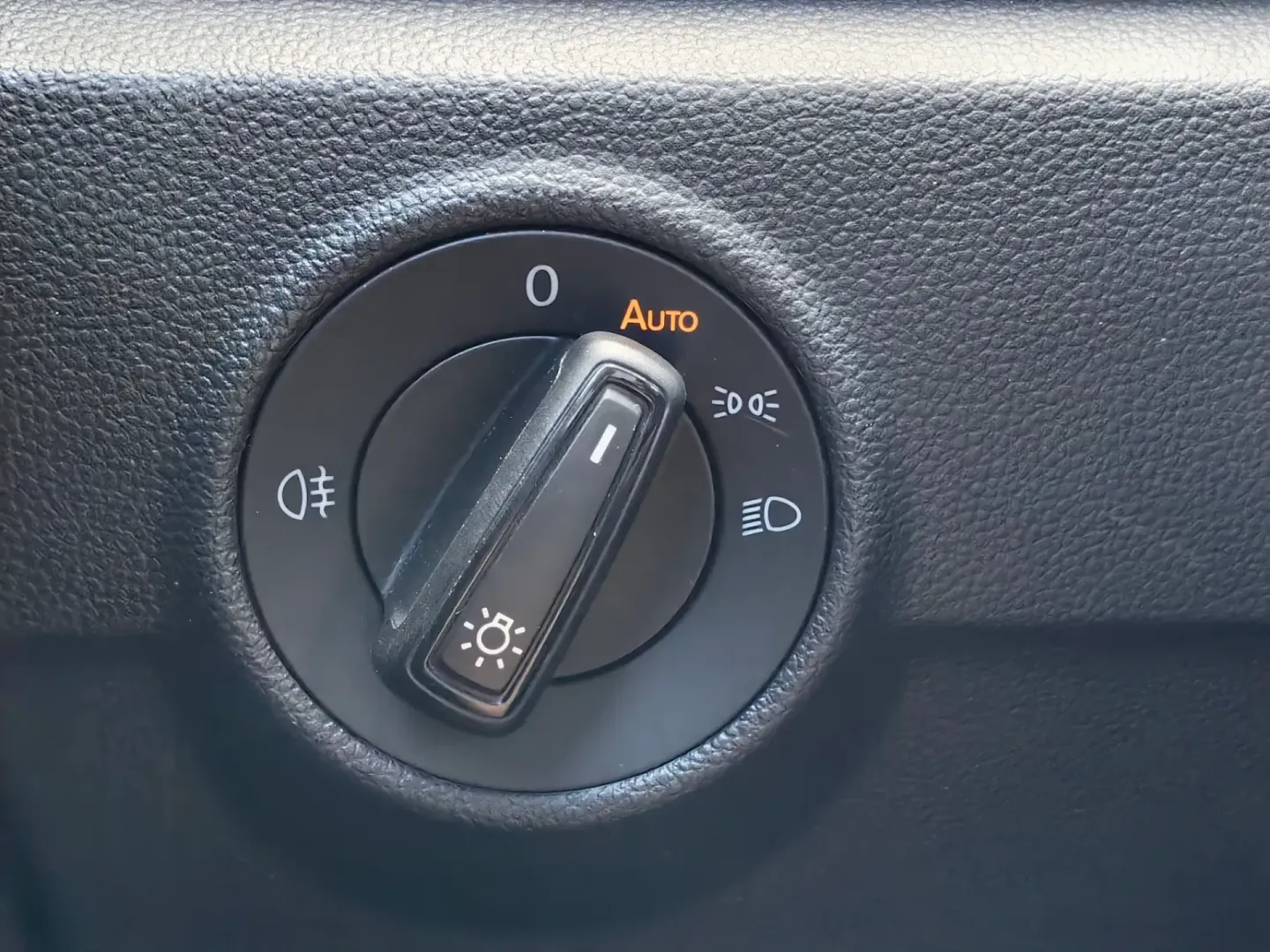 Cumpara/ Vinde online Volkswagen T-Roc 2023 SH, la cel mai bun pret pentru tine!