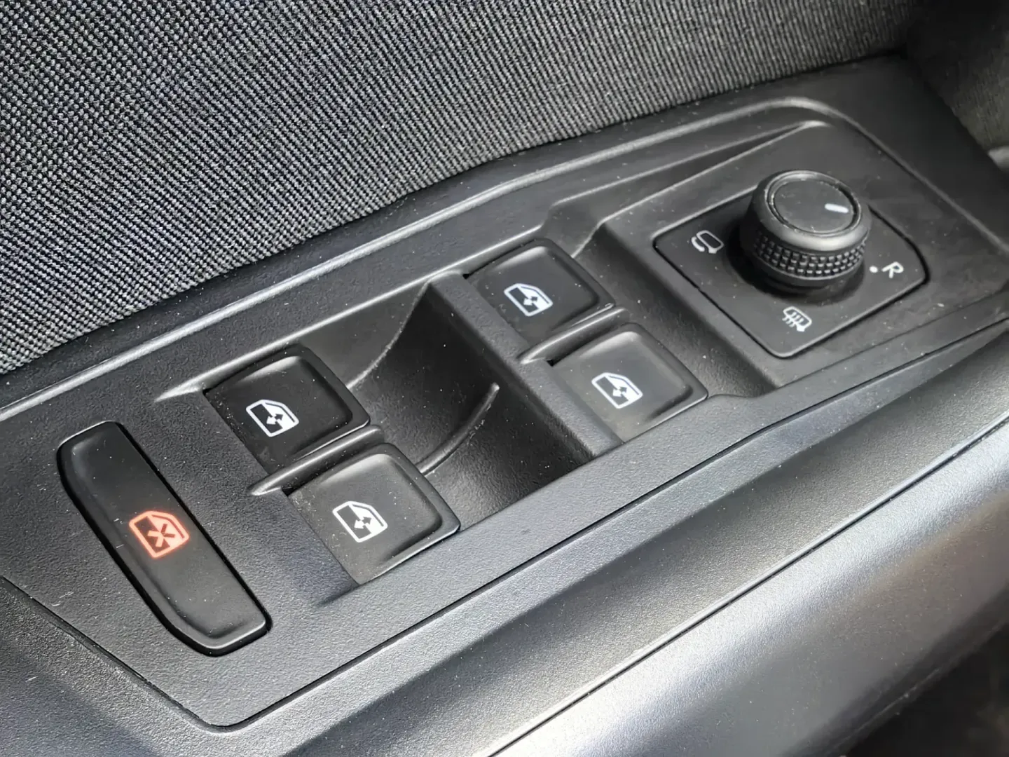 Cumpara/ Vinde online Volkswagen T-Roc 2023 SH, la cel mai bun pret pentru tine!