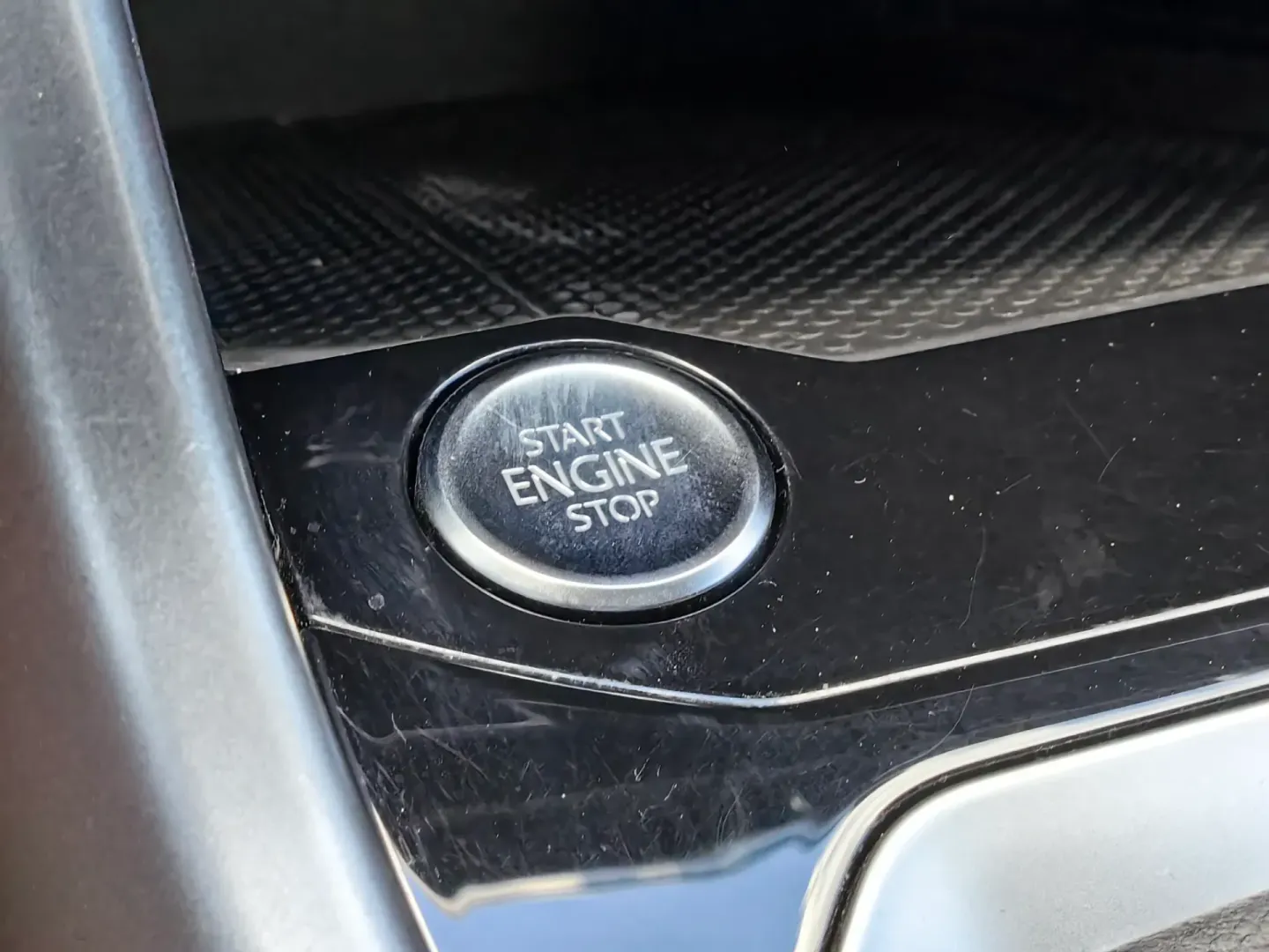 Cumpara/ Vinde online Volkswagen T-Roc 2023 SH, la cel mai bun pret pentru tine!