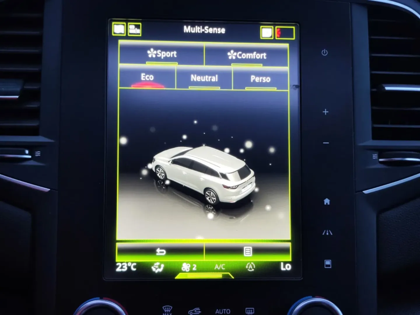 Cumpara/ Vinde online Renault  Megane 2018 SH, la cel mai bun pret pentru tine!
