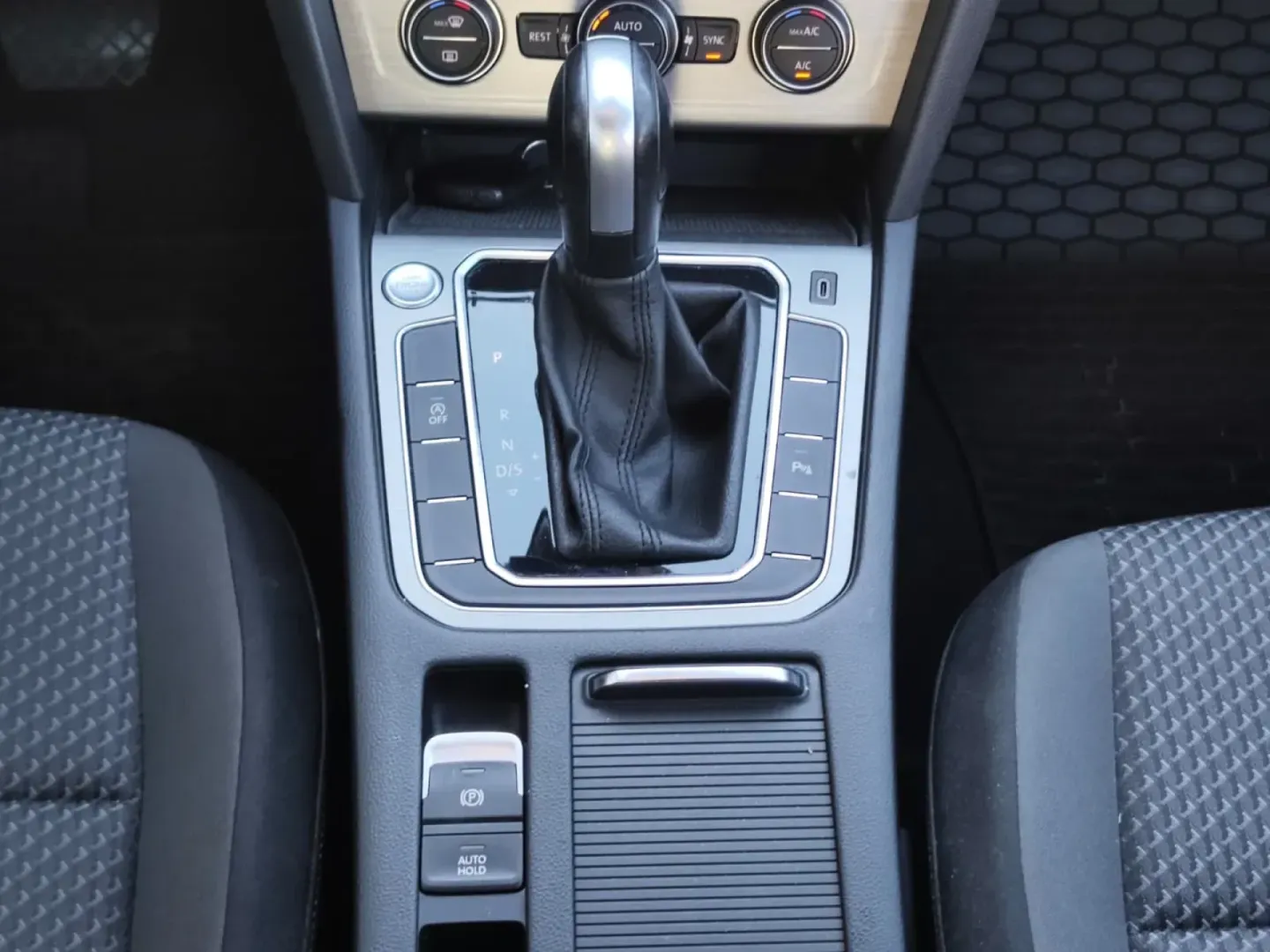 Cumpara/ Vinde online Volkswagen Passat 2020 SH, la cel mai bun pret pentru tine!