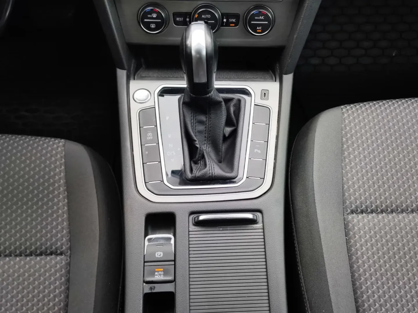 Cumpara/ Vinde online Volkswagen Passat 2020 SH, la cel mai bun pret pentru tine!