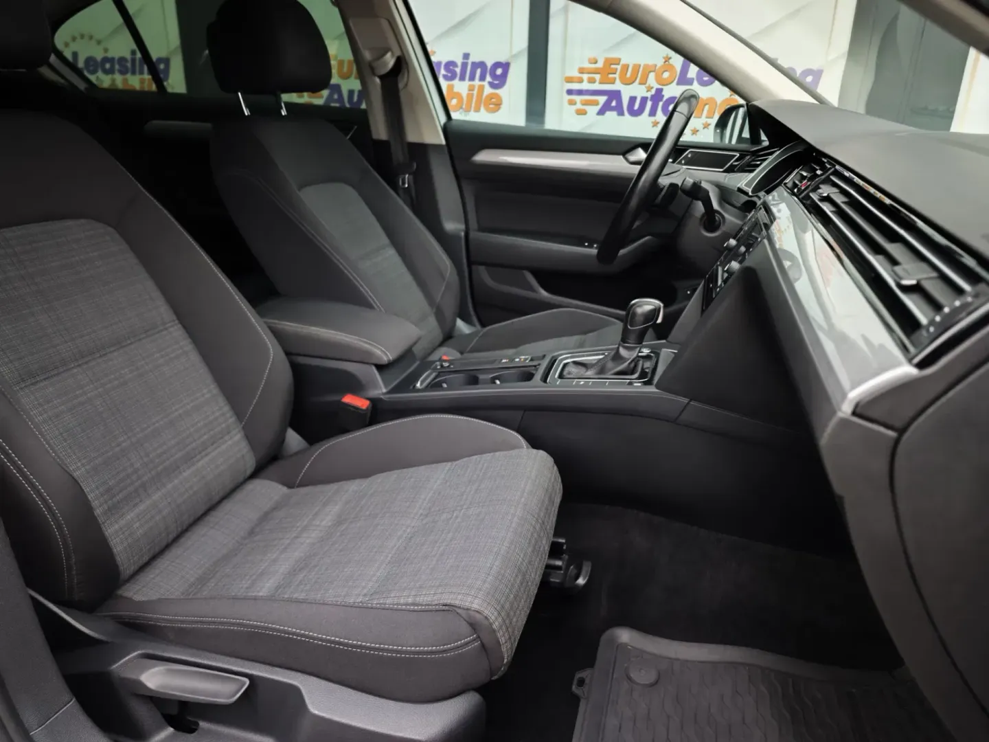 Cumpara/ Vinde online Volkswagen Passat 2020 SH, la cel mai bun pret pentru tine!