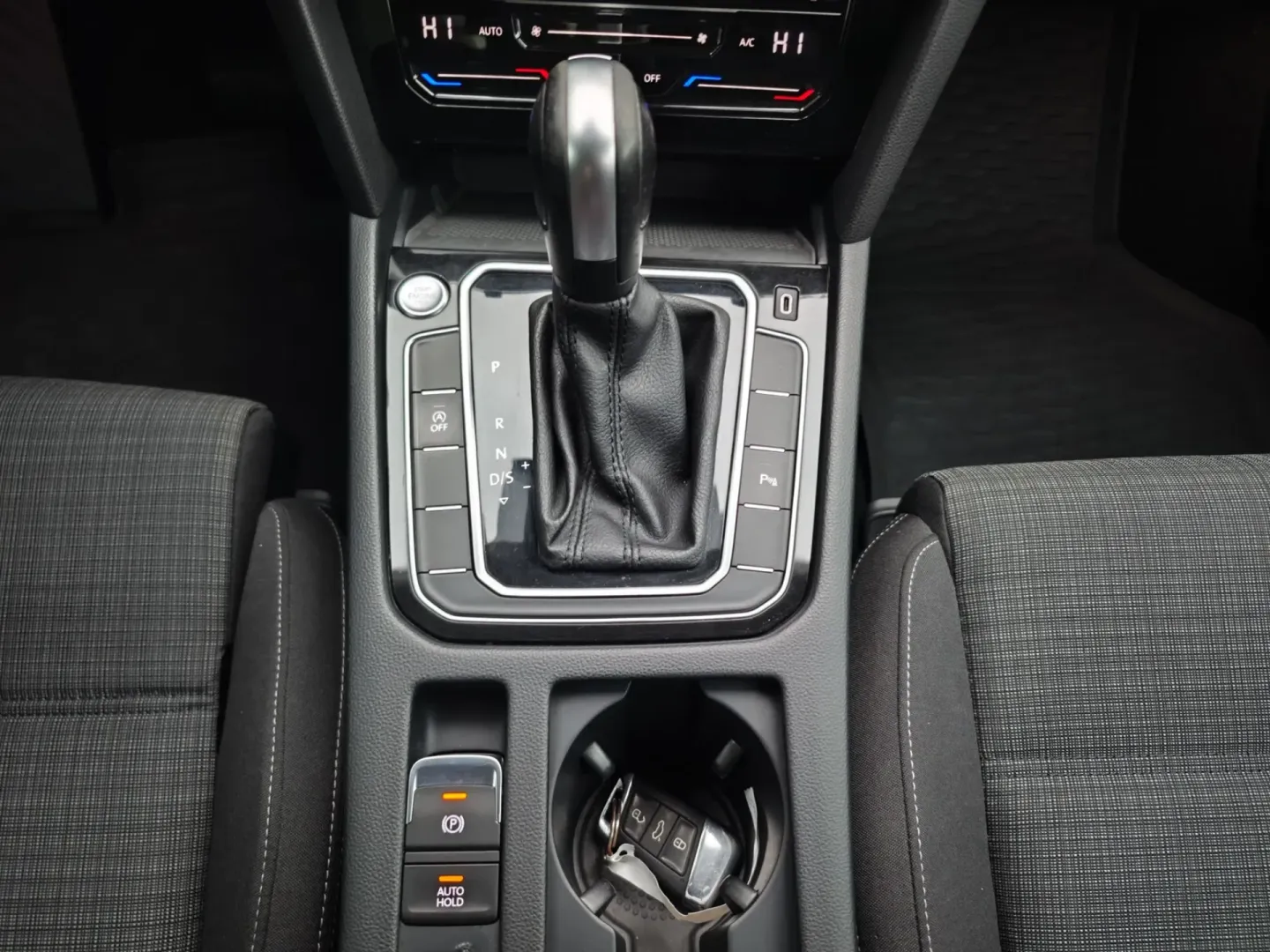 Cumpara/ Vinde online Volkswagen Passat 2020 SH, la cel mai bun pret pentru tine!