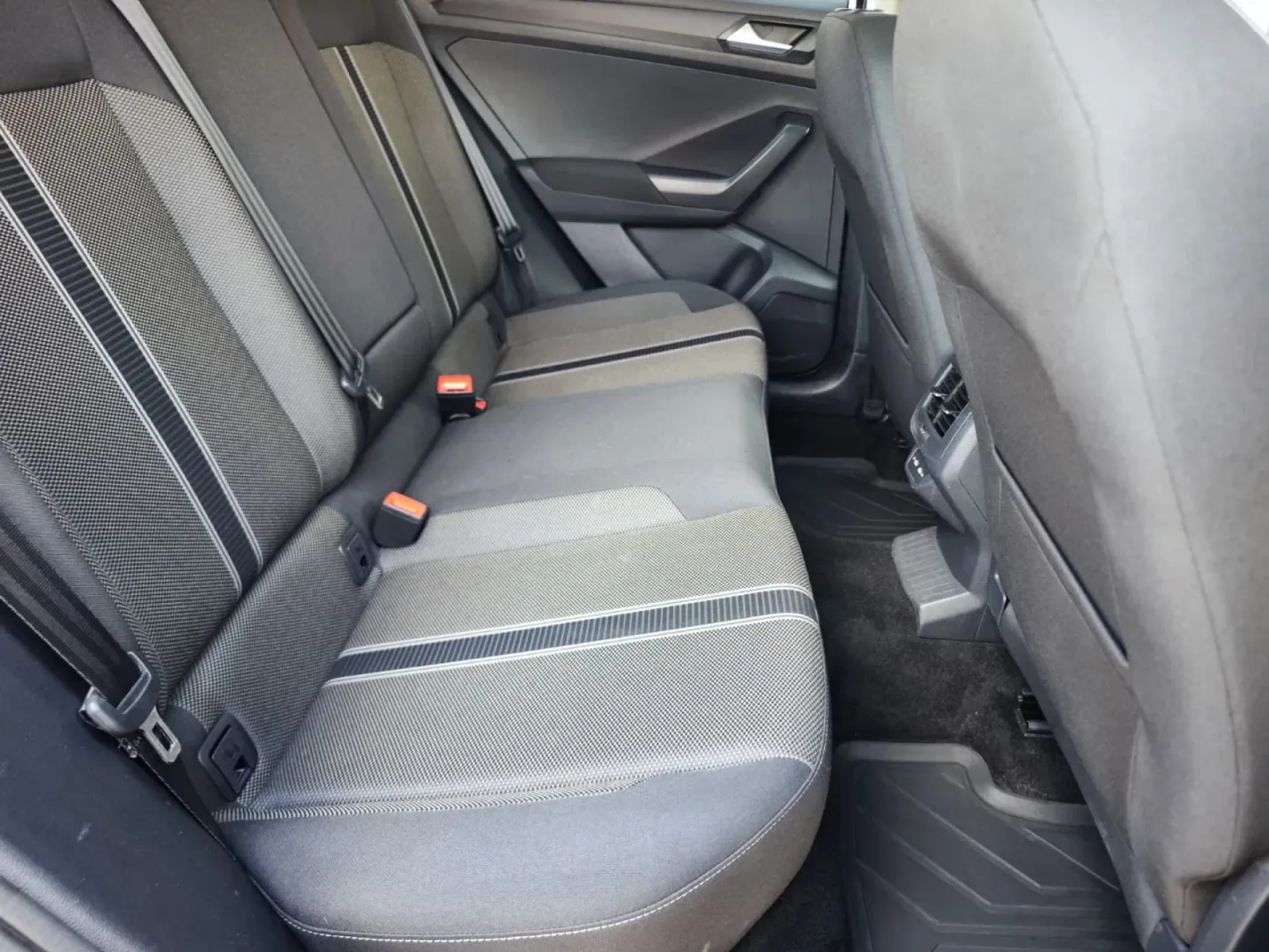 Cumpara/ Vinde online Volkswagen T-Roc 2021 SH, la cel mai bun pret pentru tine!