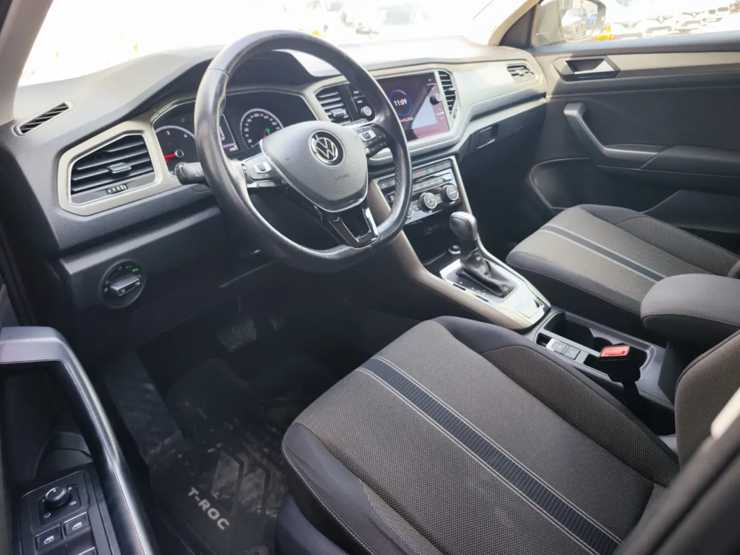Cumpara/ Vinde online Volkswagen T-Roc 2021 SH, la cel mai bun pret pentru tine!