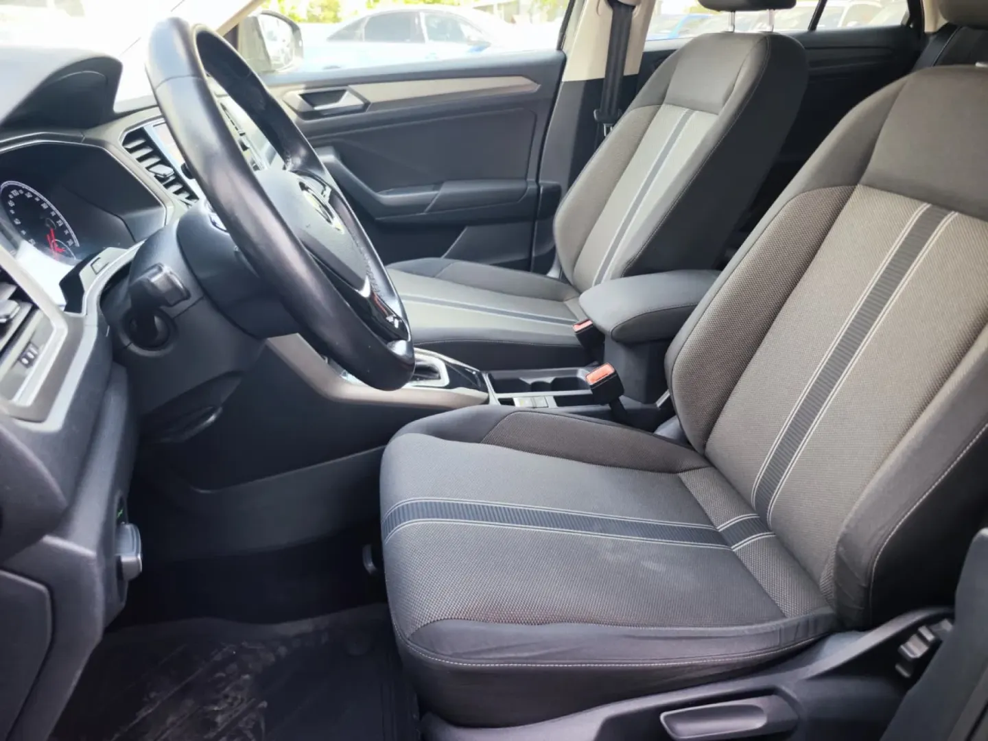 Cumpara/ Vinde online Volkswagen T-Roc 2021 SH, la cel mai bun pret pentru tine!