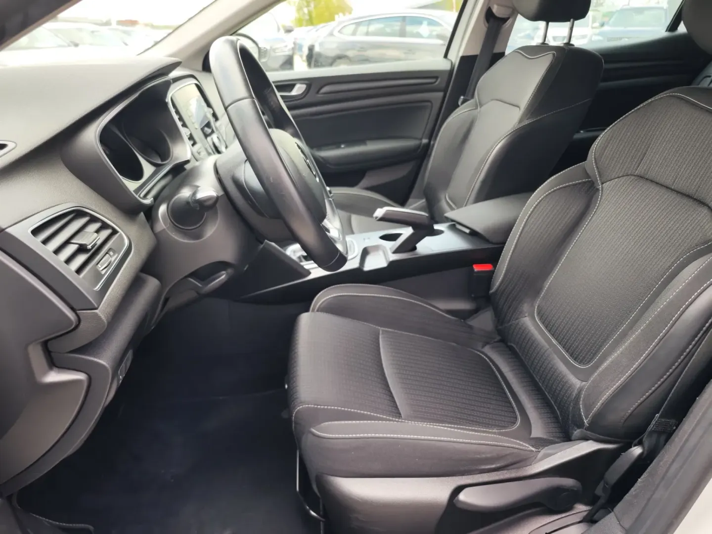 Cumpara/ Vinde online Renault  Megane 2018 SH, la cel mai bun pret pentru tine!