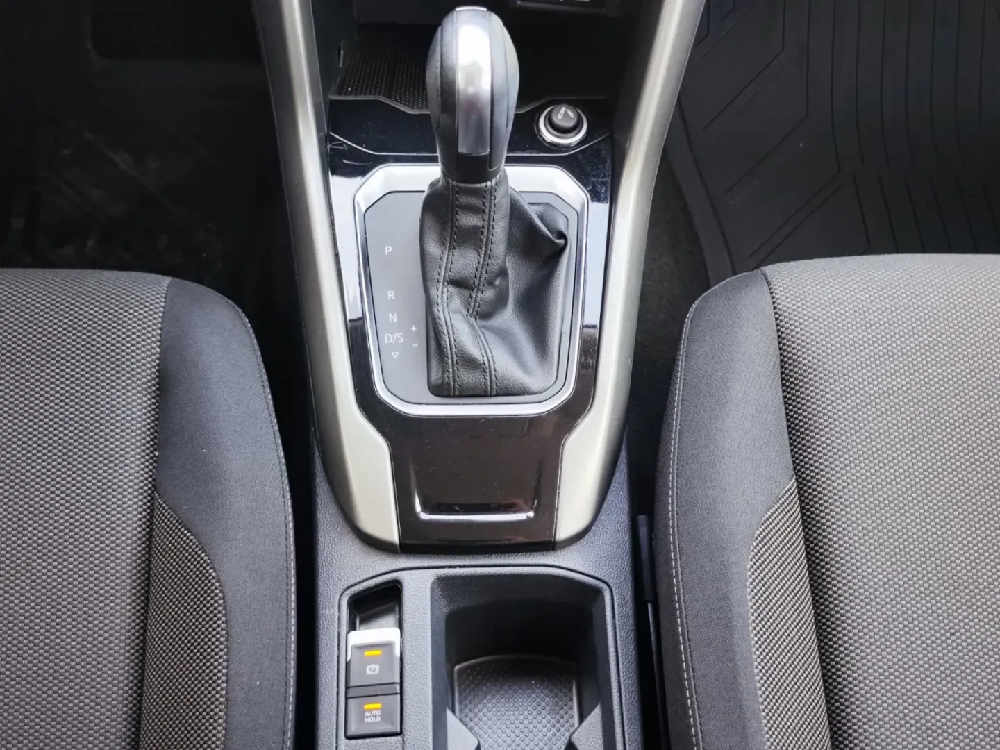 Cumpara/ Vinde online Volkswagen T-Roc 2021 SH, la cel mai bun pret pentru tine!