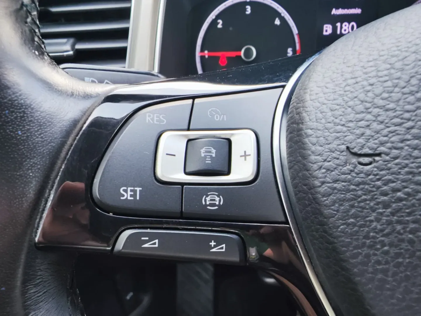 Cumpara/ Vinde online Volkswagen T-Roc 2021 SH, la cel mai bun pret pentru tine!