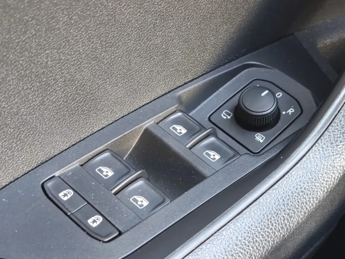 Cumpara/ Vinde online Skoda Karoq 2020 SH, la cel mai bun pret pentru tine!