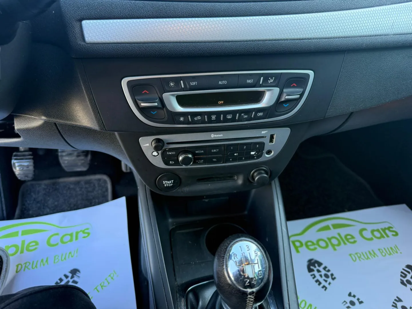 Cumpara/ Vinde online Renault  Megane 2012 SH, la cel mai bun pret pentru tine!