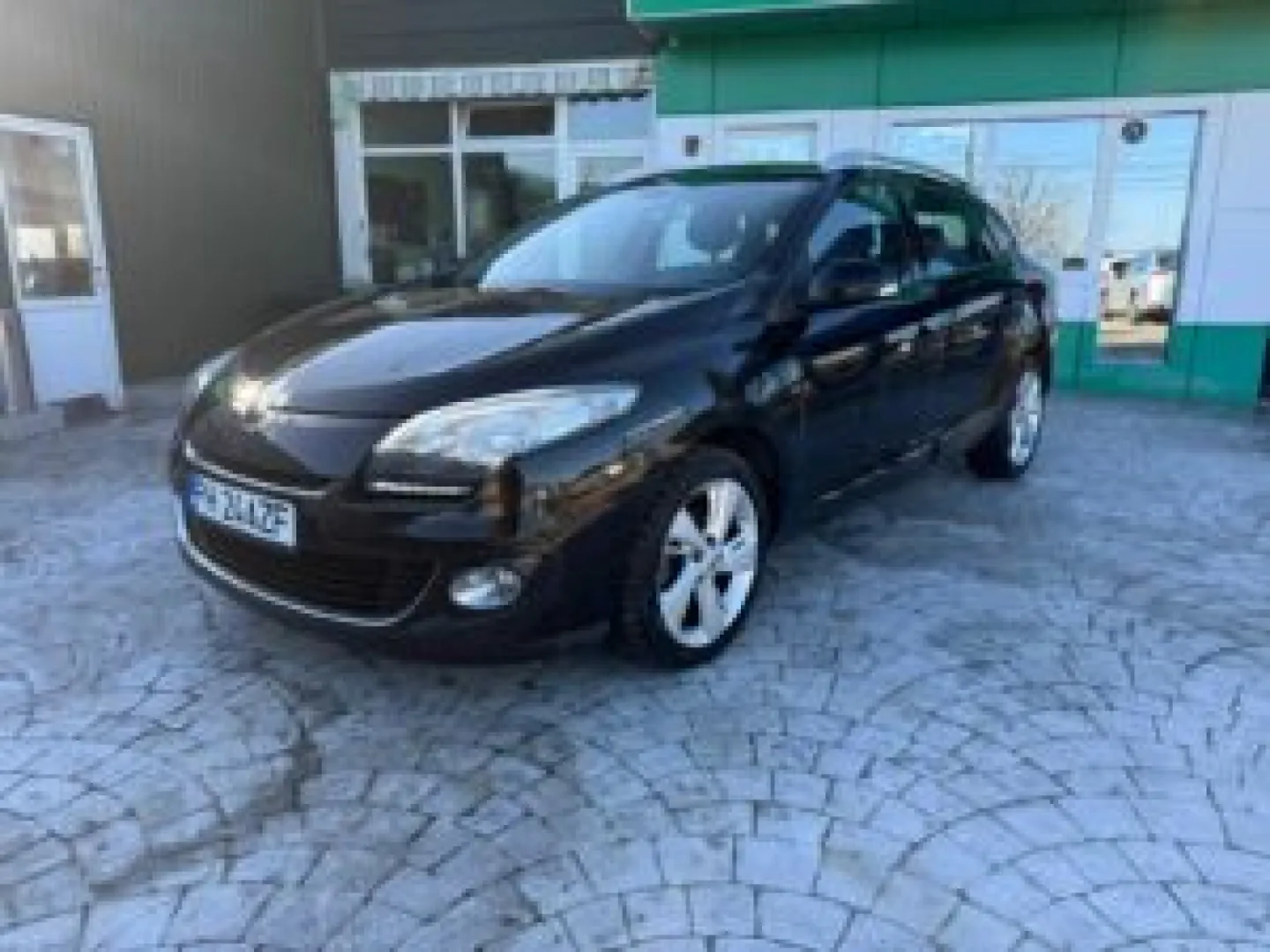 Cumpara/ Vinde online Renault  Megane 2012 SH, la cel mai bun pret pentru tine!