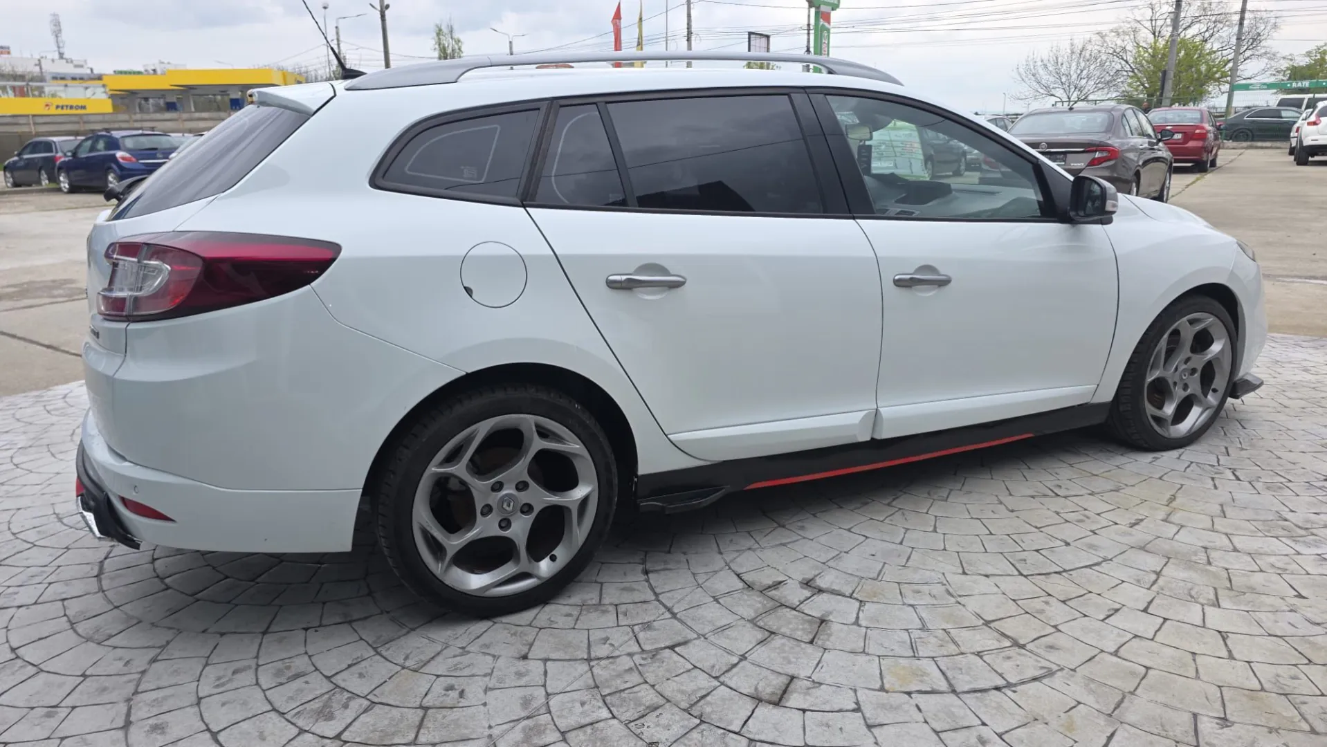 Cumpara/ Vinde online Renault  Megane 2012 SH, la cel mai bun pret pentru tine!
