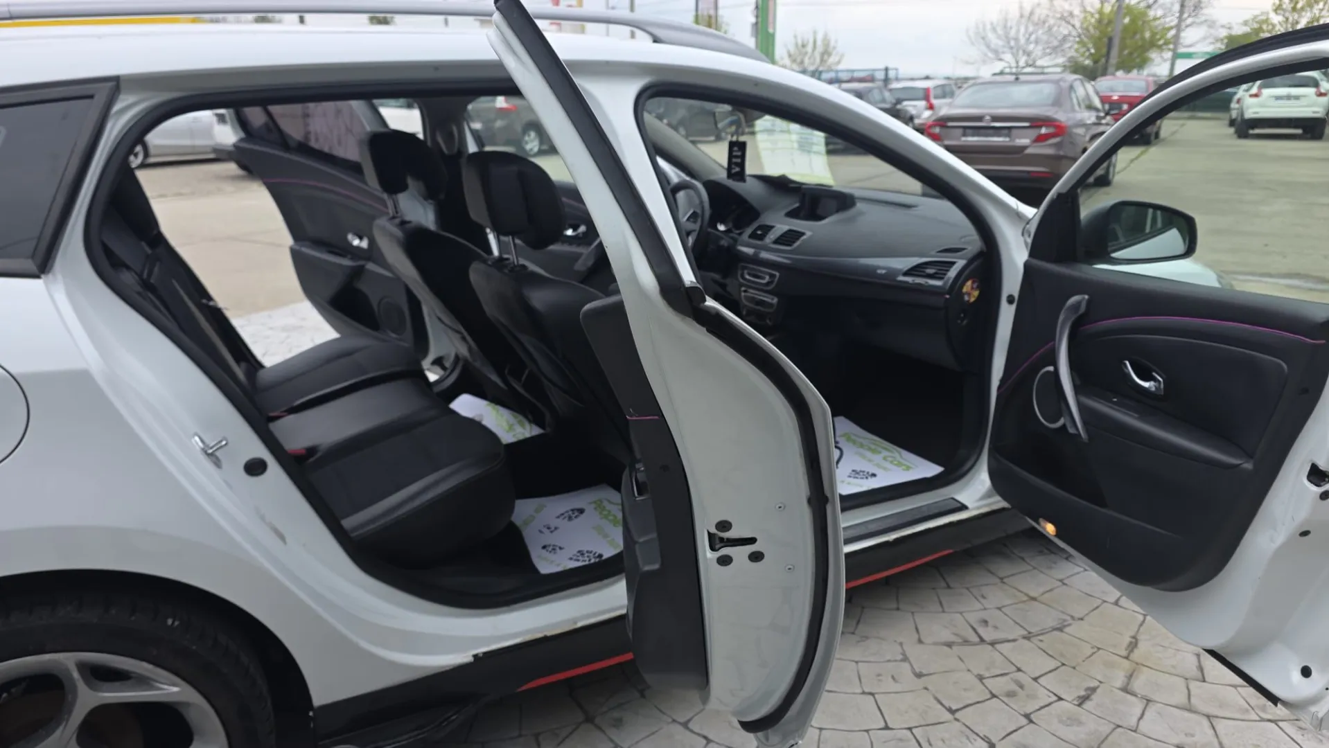 Cumpara/ Vinde online Renault  Megane 2012 SH, la cel mai bun pret pentru tine!