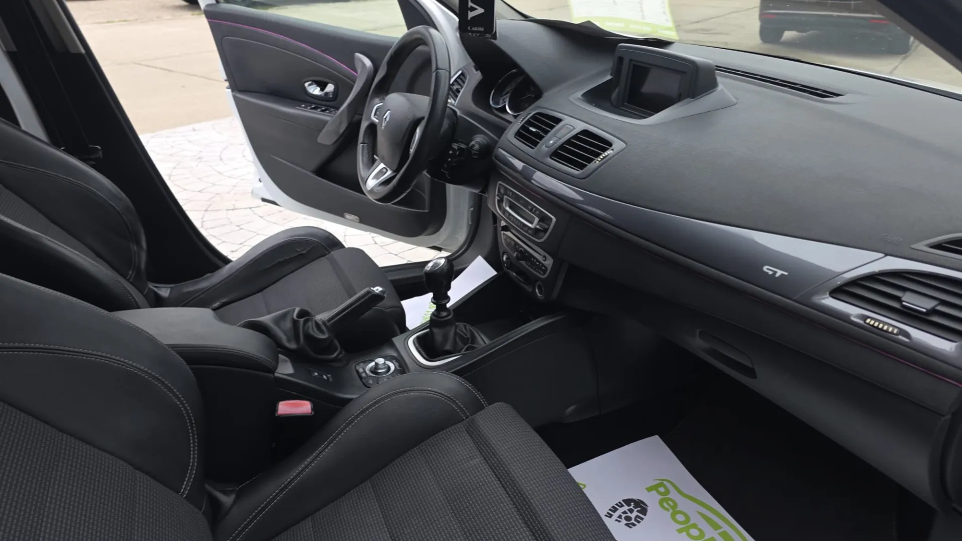 Cumpara/ Vinde online Renault  Megane 2012 SH, la cel mai bun pret pentru tine!