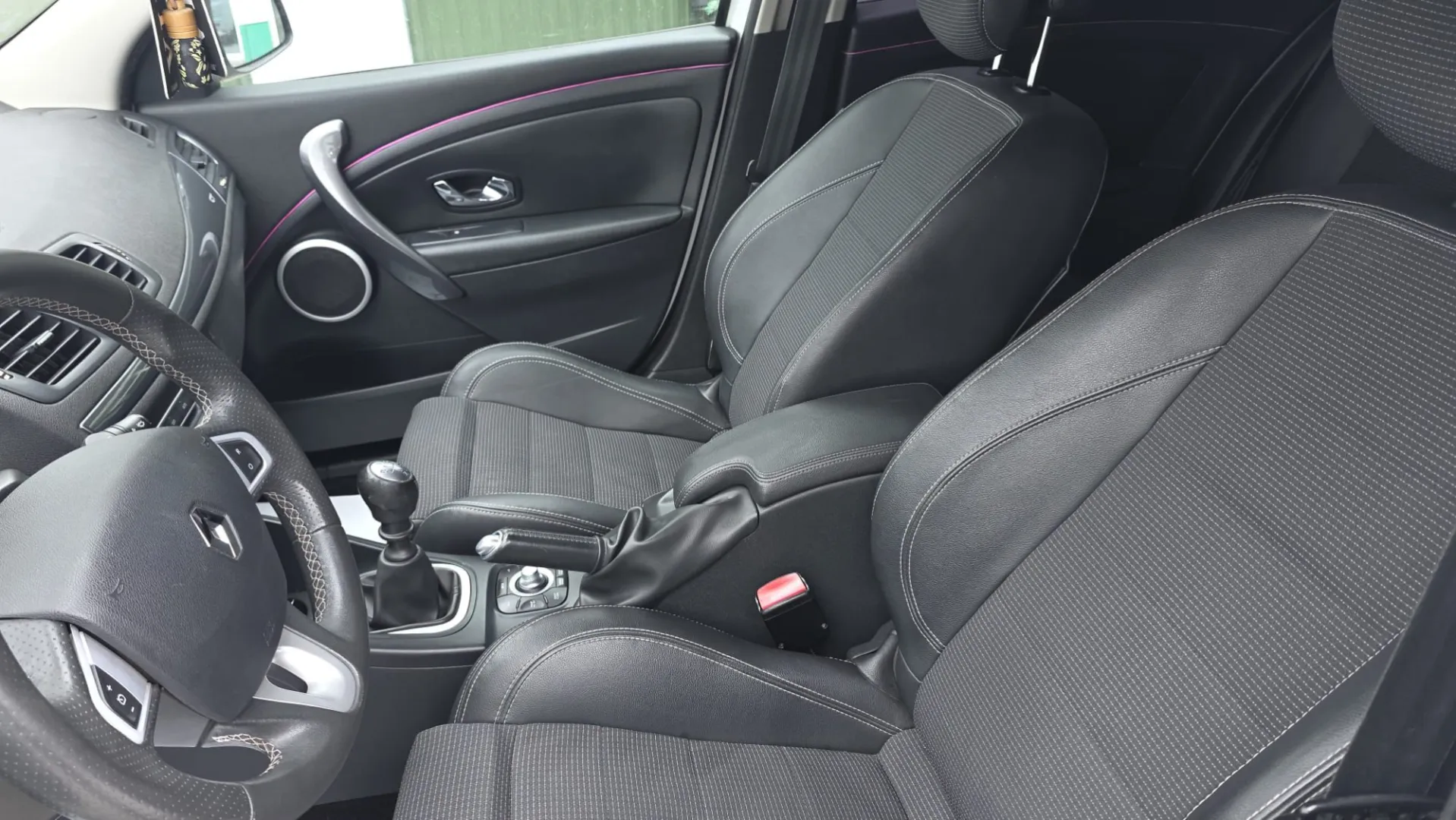 Cumpara/ Vinde online Renault  Megane 2012 SH, la cel mai bun pret pentru tine!