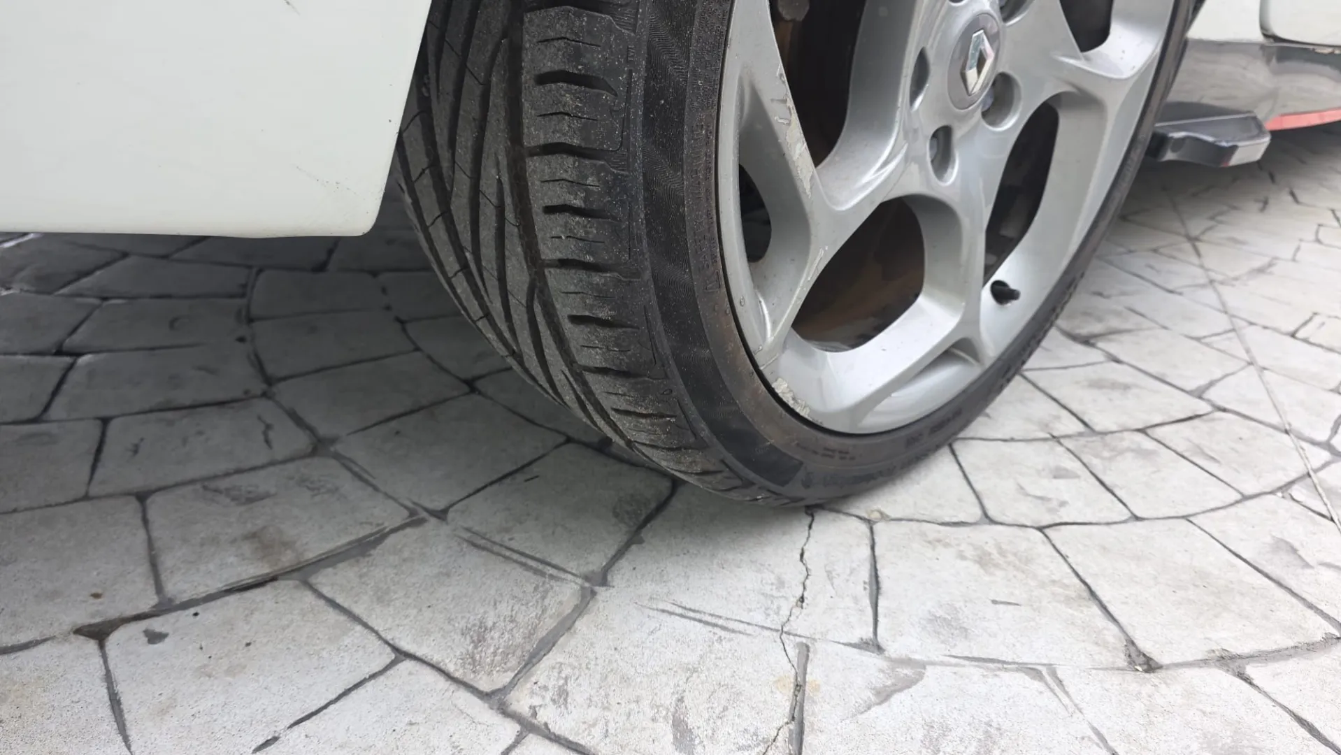 Cumpara/ Vinde online Renault  Megane 2012 SH, la cel mai bun pret pentru tine!