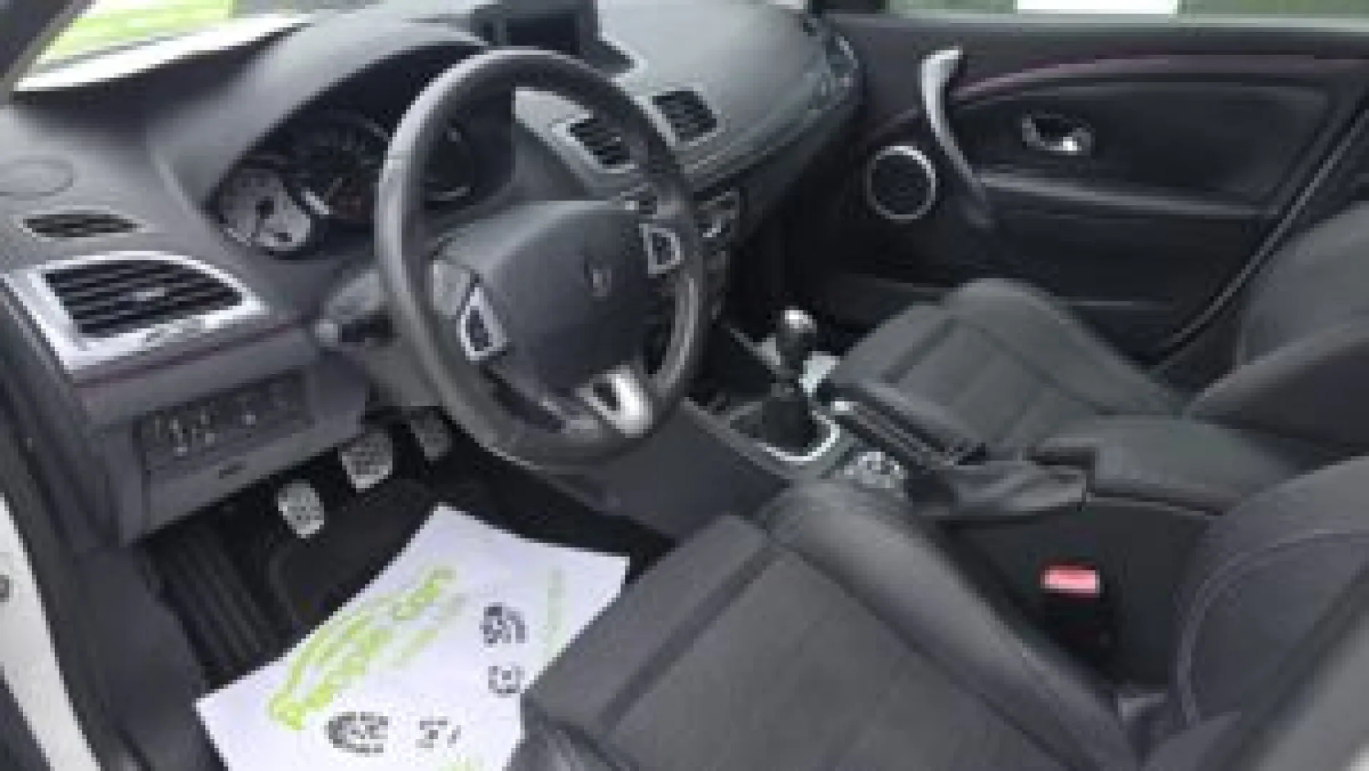 Cumpara/ Vinde online Renault  Megane 2012 SH, la cel mai bun pret pentru tine!