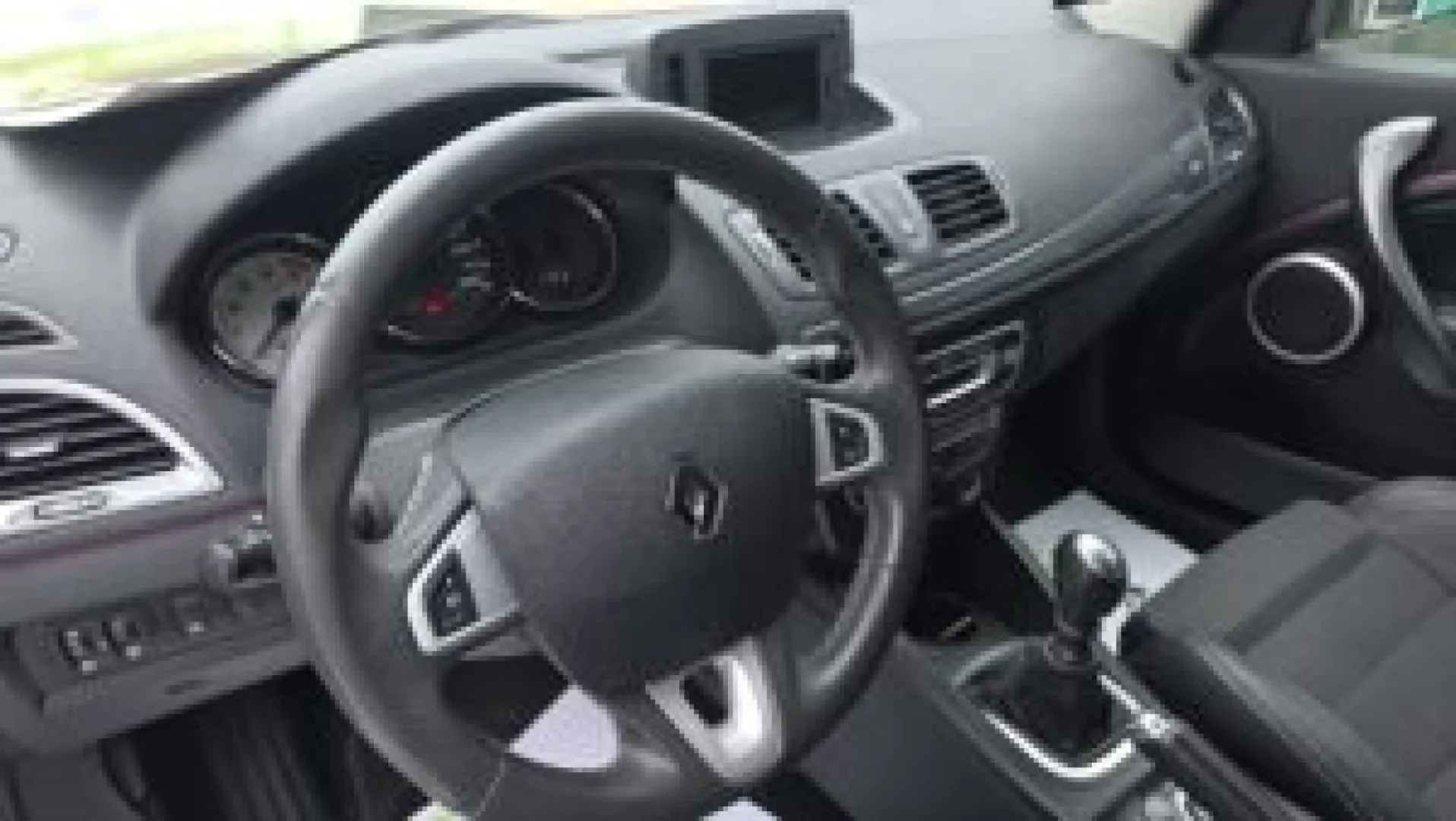 Cumpara/ Vinde online Renault  Megane 2012 SH, la cel mai bun pret pentru tine!