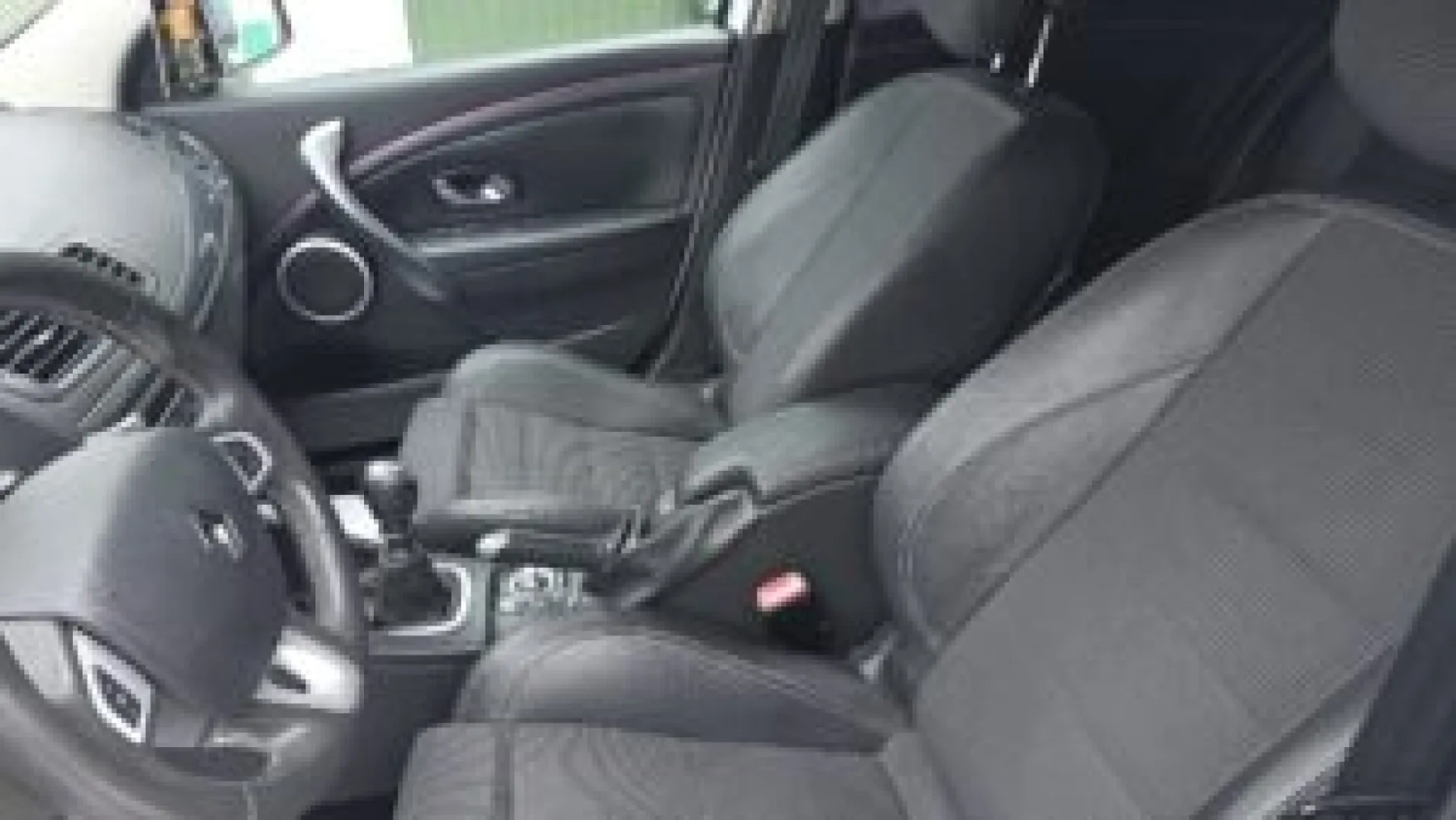 Cumpara/ Vinde online Renault  Megane 2012 SH, la cel mai bun pret pentru tine!